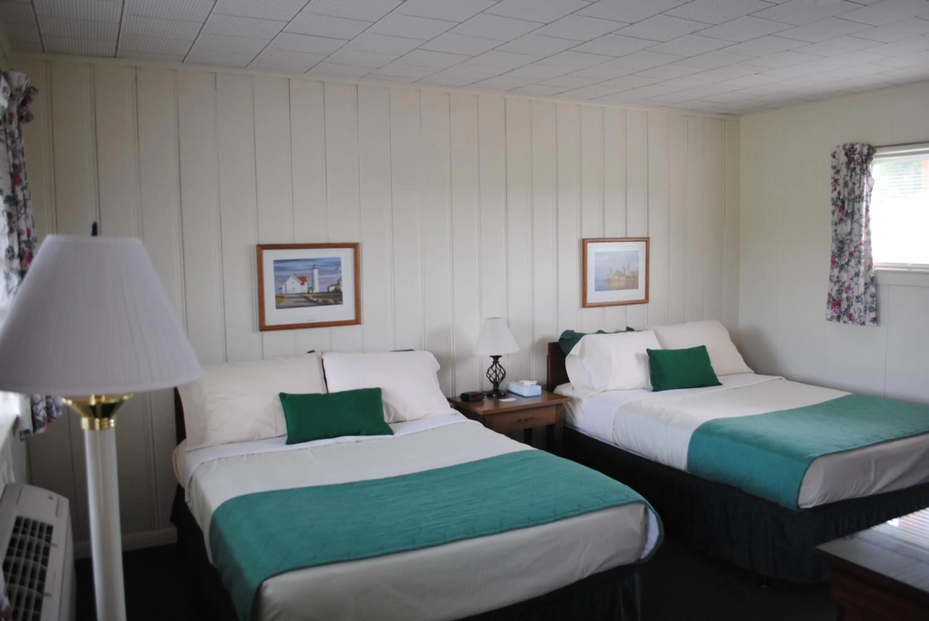 Bedroom, Bed in Rock Ledge Motel