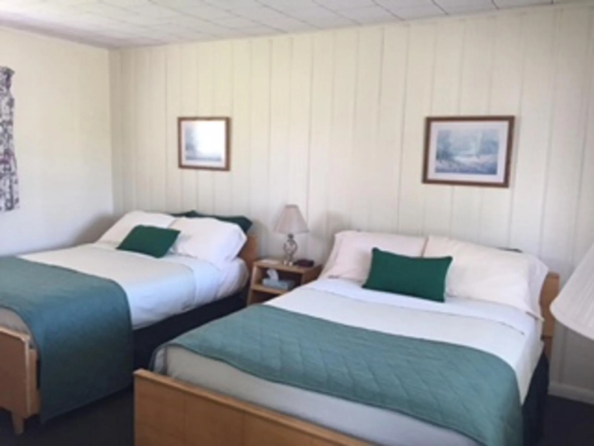 Bedroom, Bed in Rock Ledge Motel