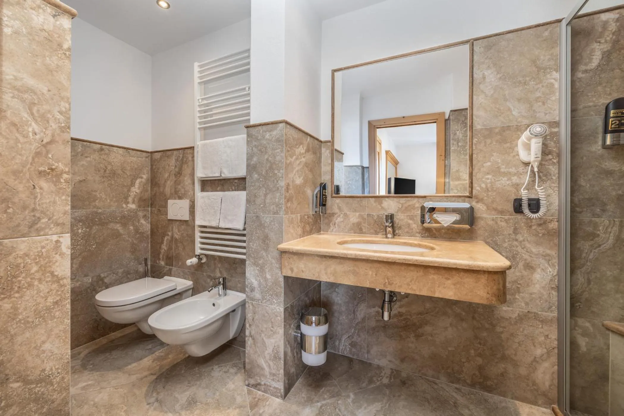 Shower in Hotel Tirol- Natural Idyll