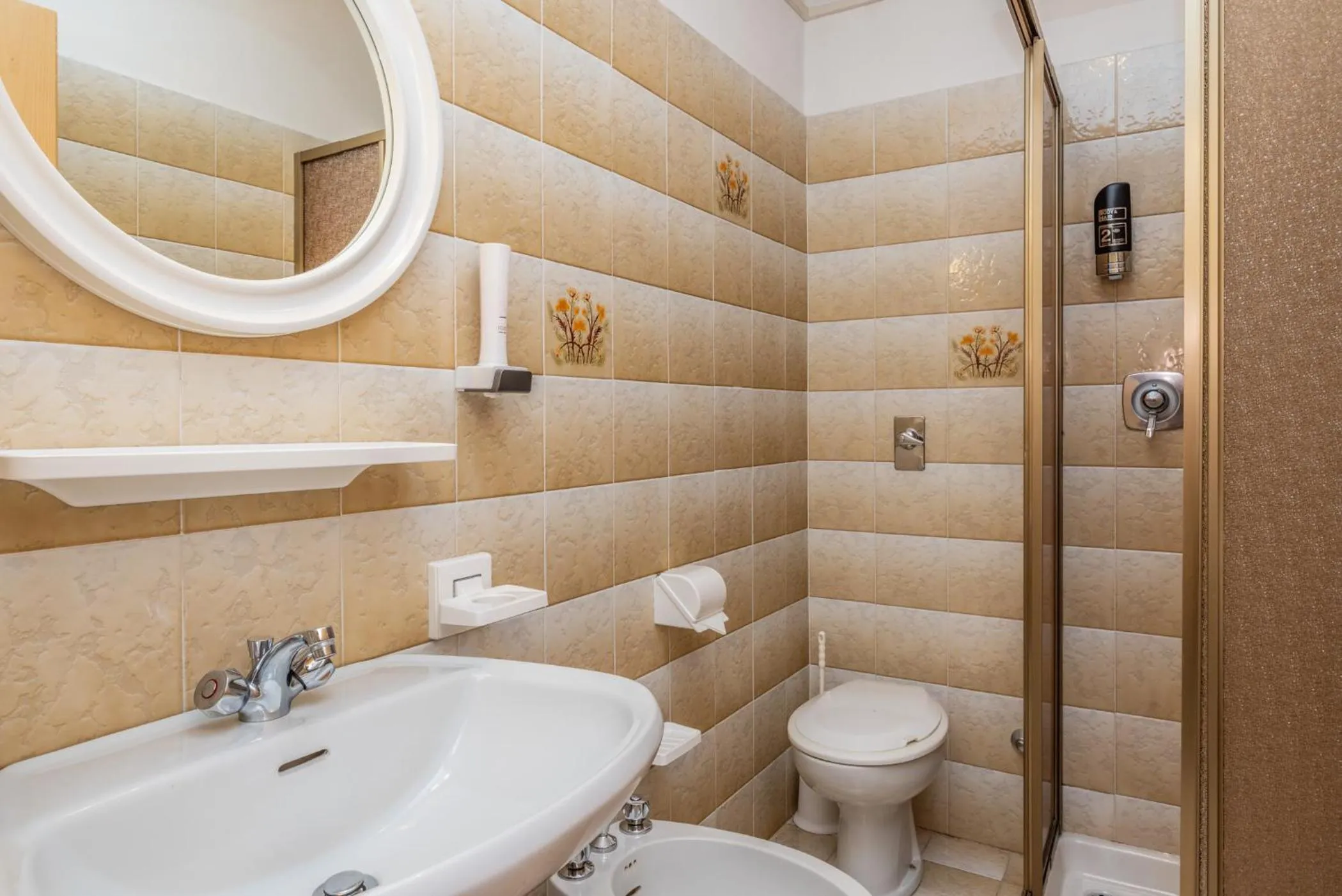 Shower in Hotel Tirol- Natural Idyll