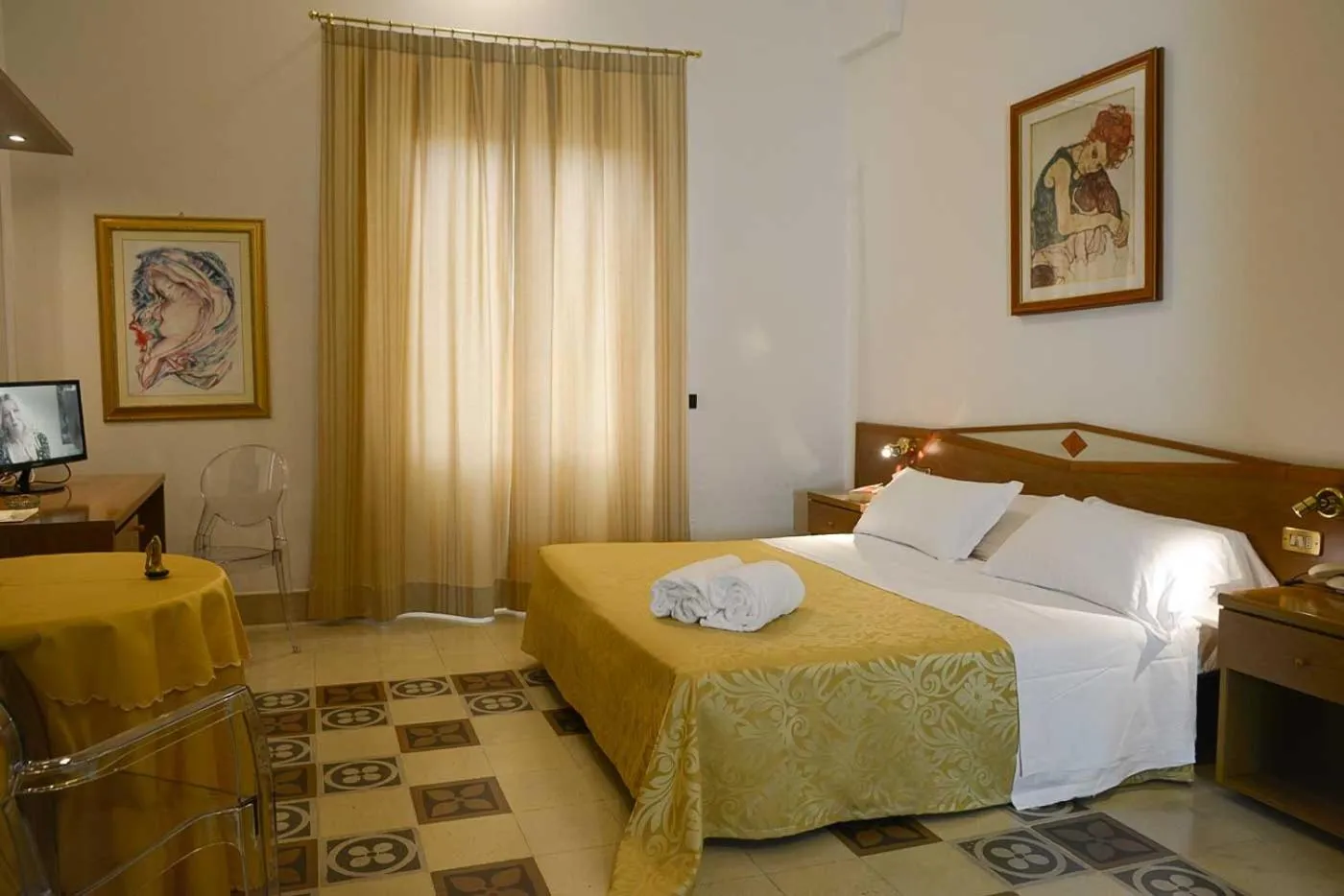 Photo of the whole room, Bed in Albergo Italia