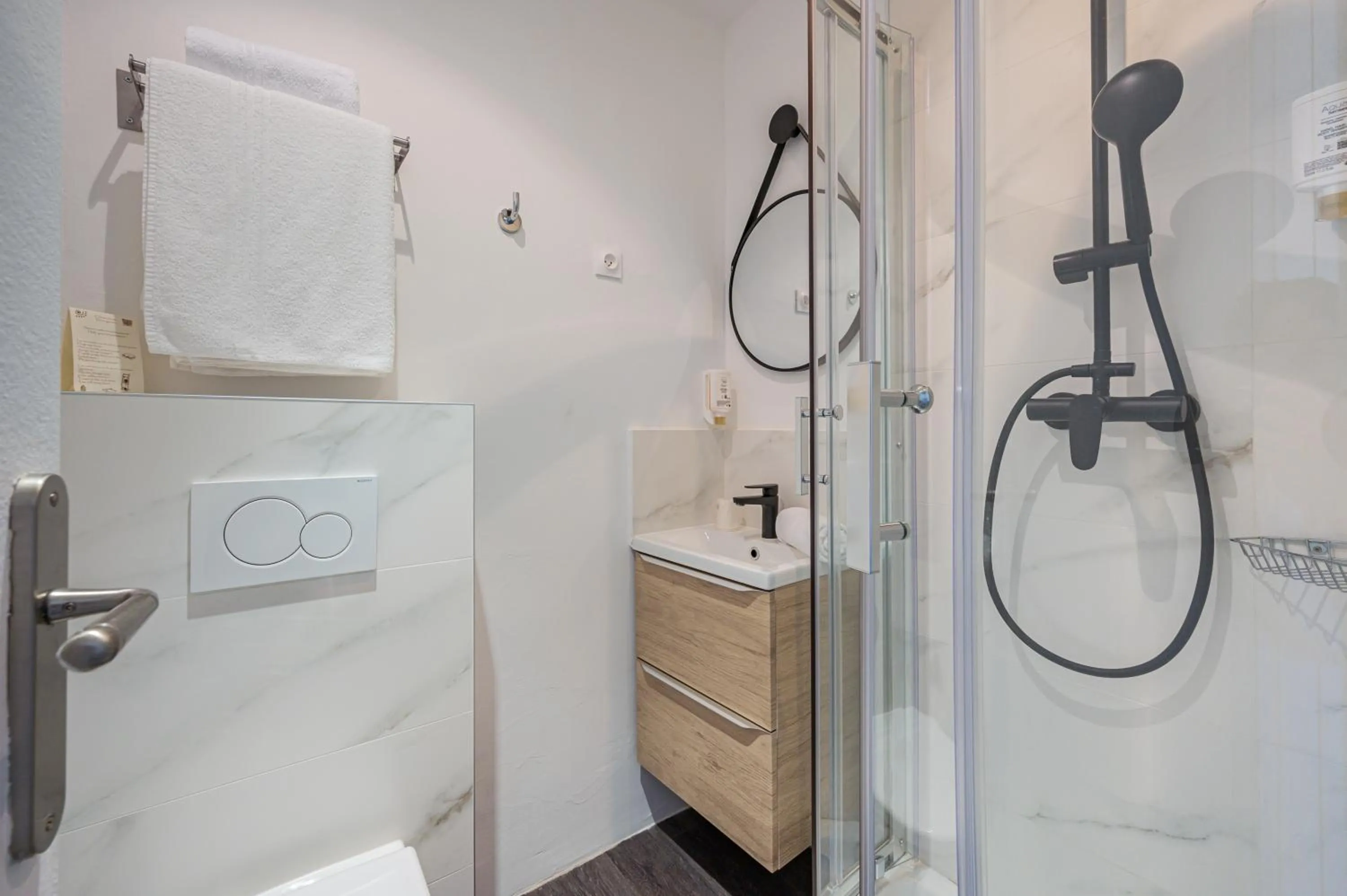 Bathroom in Hotel Select