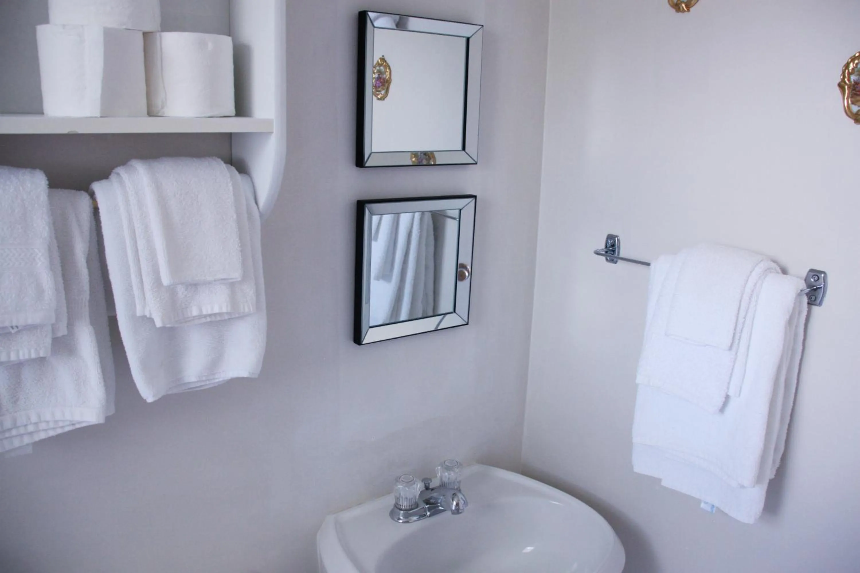 Shower in Rustico Acres Cottages