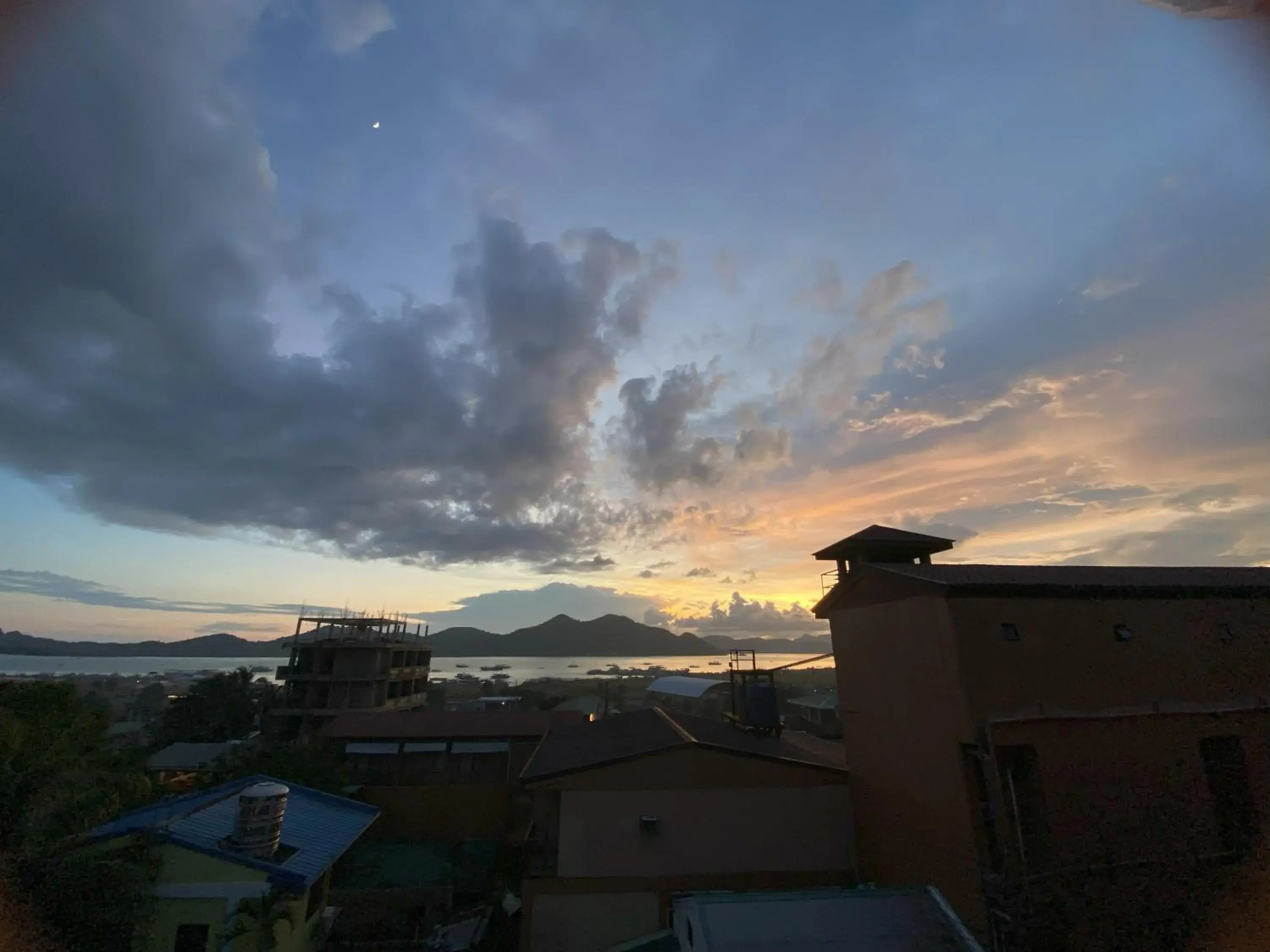 Property building in Macky's Hidden Inn Property building in Macky's Hidden Inn