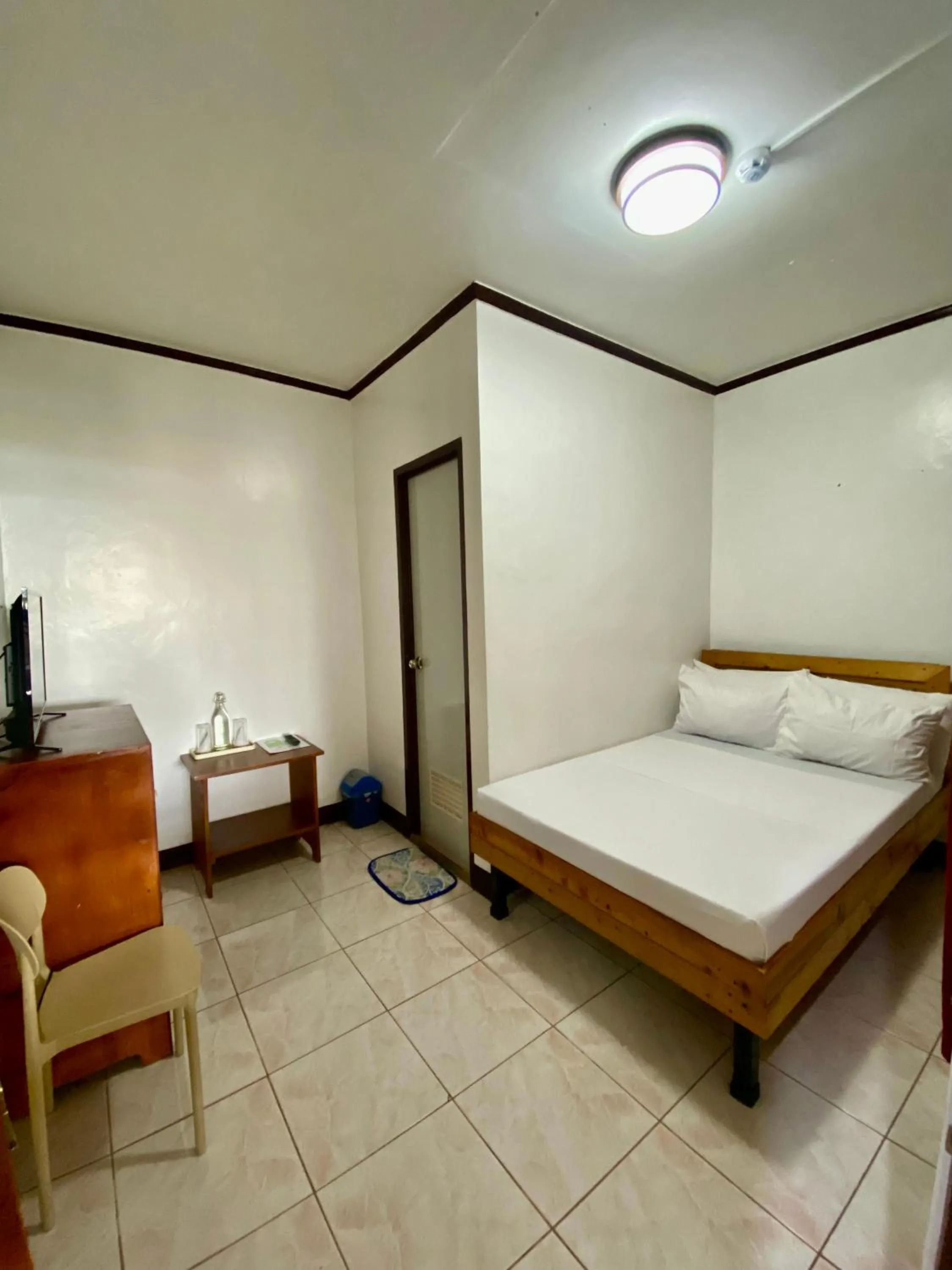 Property building, Bed in Macky's Hidden Inn