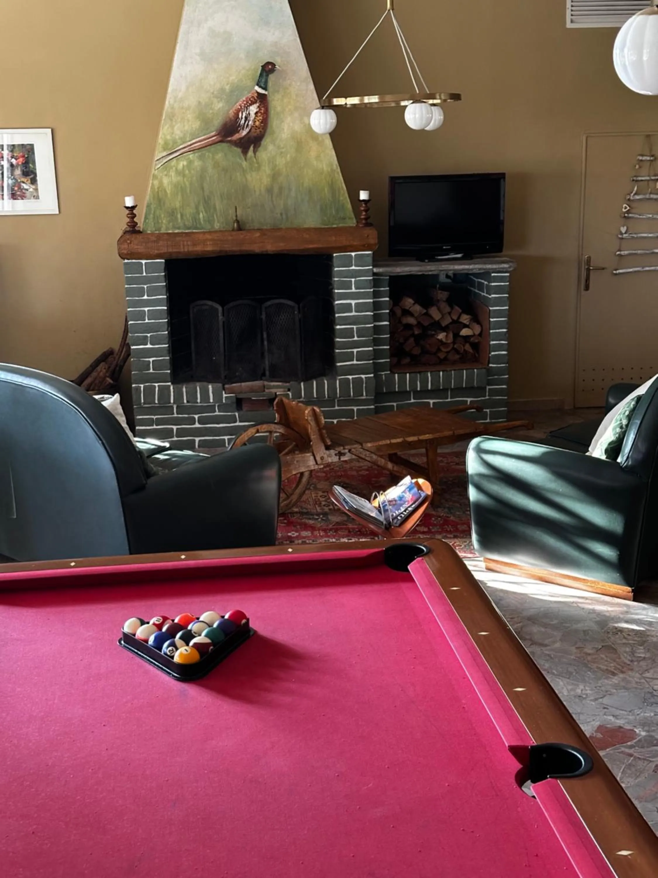 Communal lounge/ TV room in Hotel De La Ville
