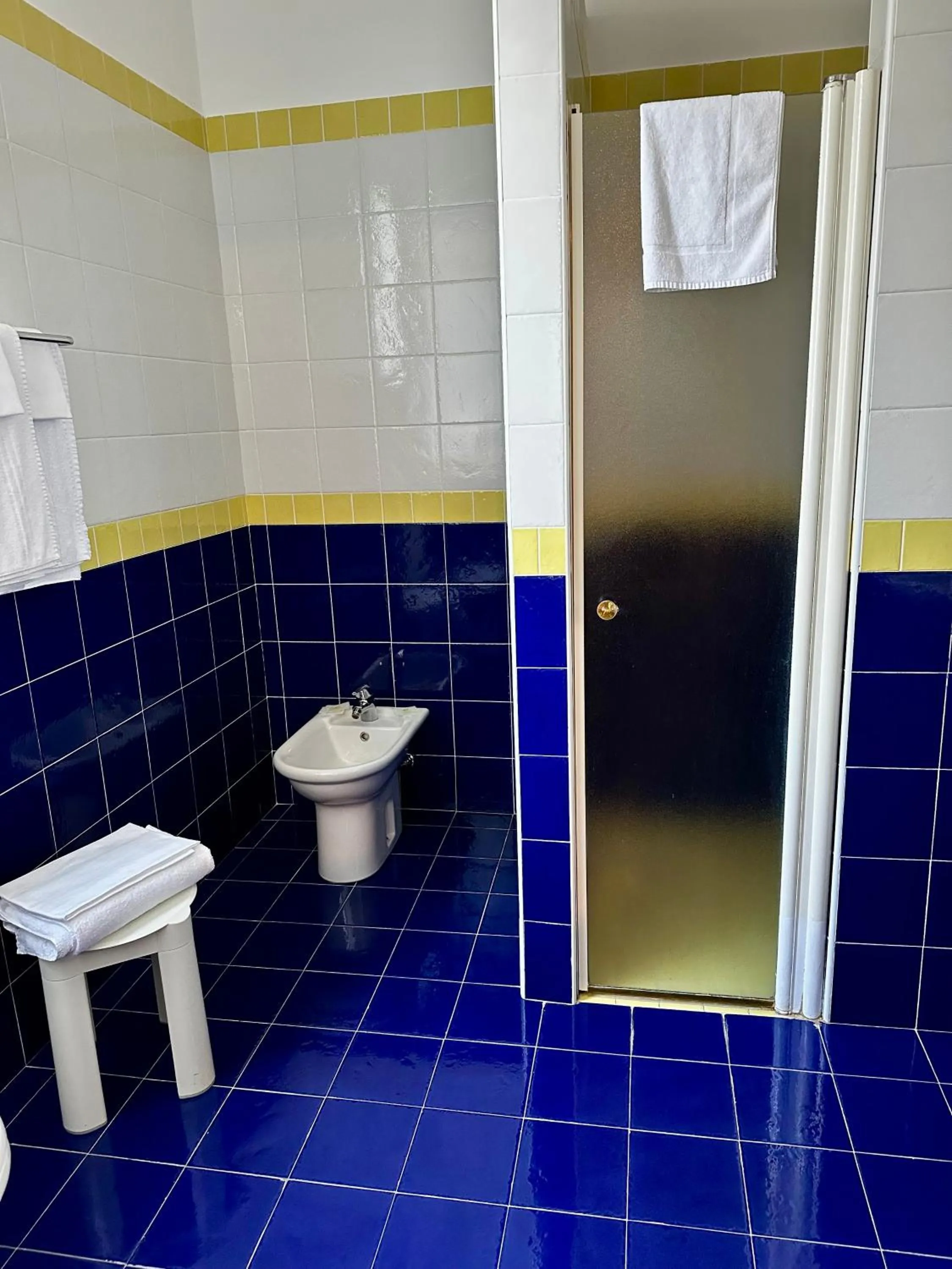 Bathroom in Hotel De La Ville