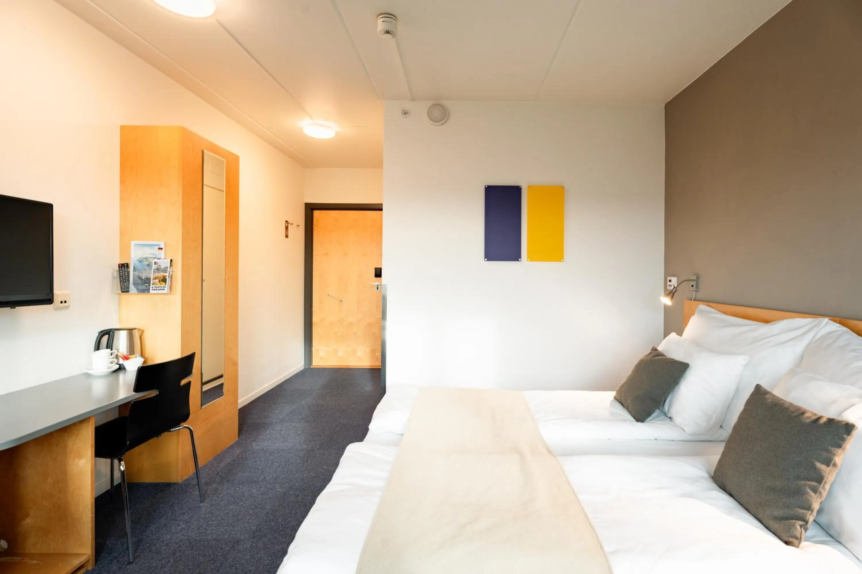 Photo of the whole room, Bed in St Svithun Hotel