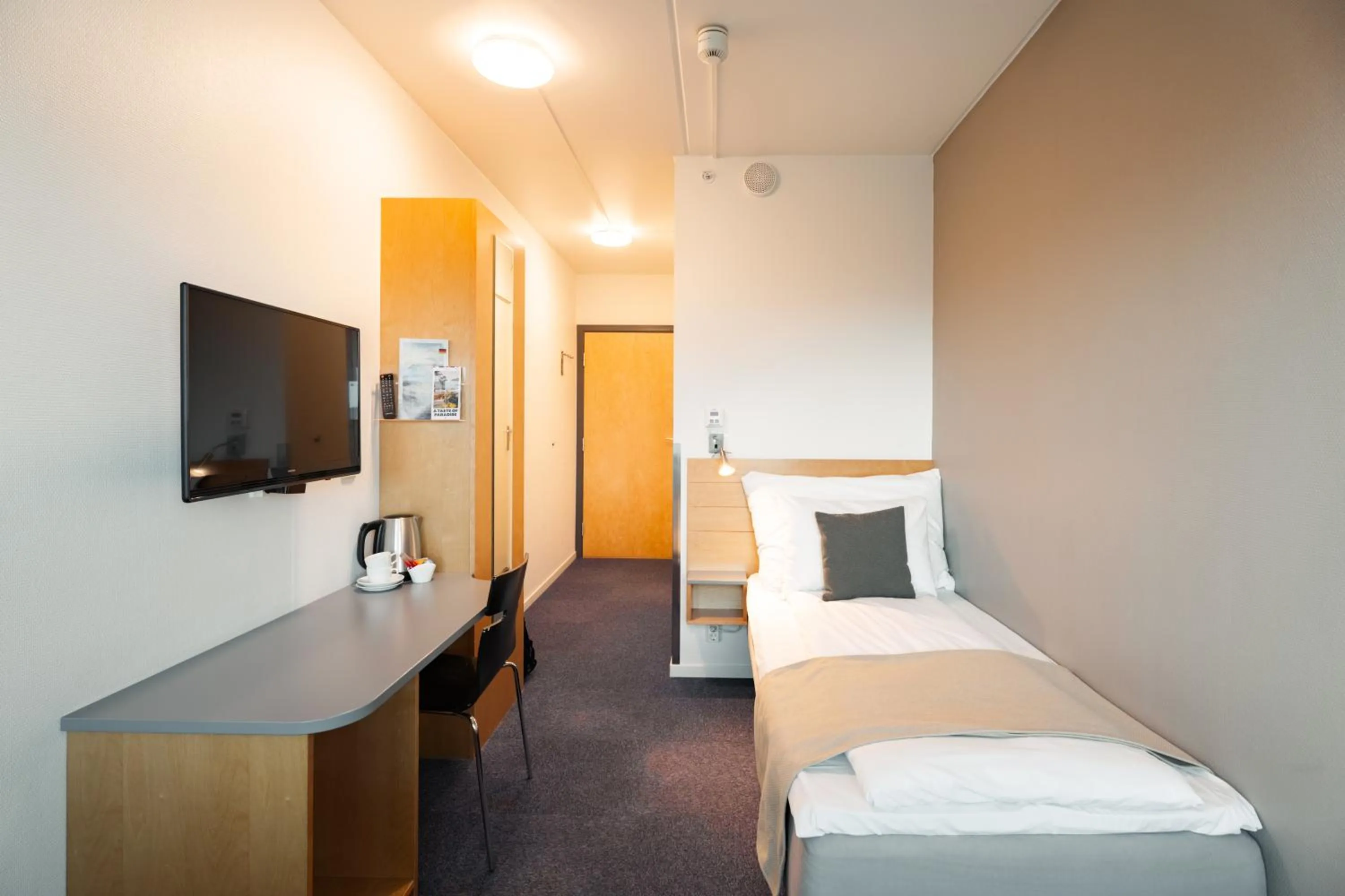 Photo of the whole room, Bed in St Svithun Hotel