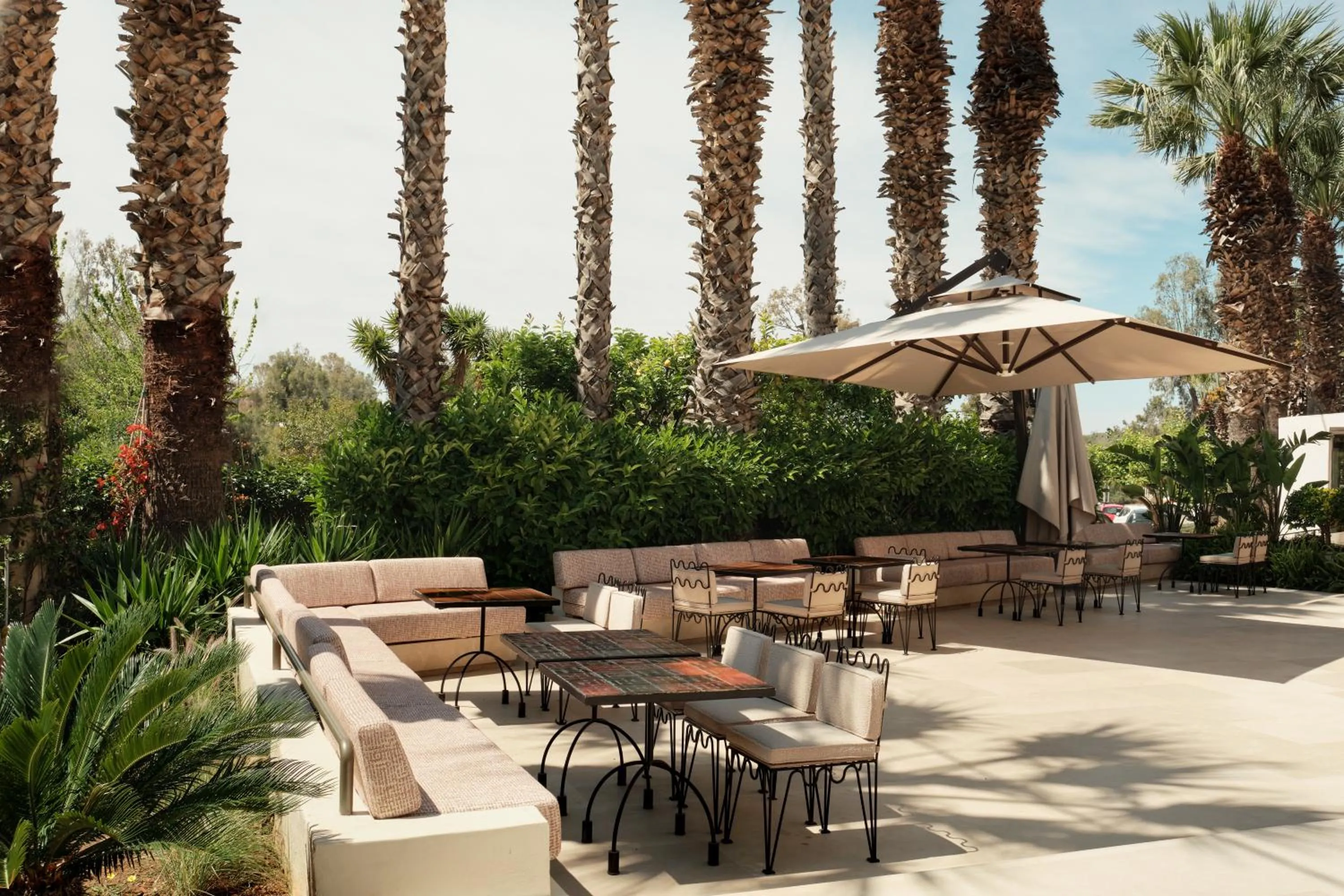 Restaurant/places to eat in Golden Sun Hotel