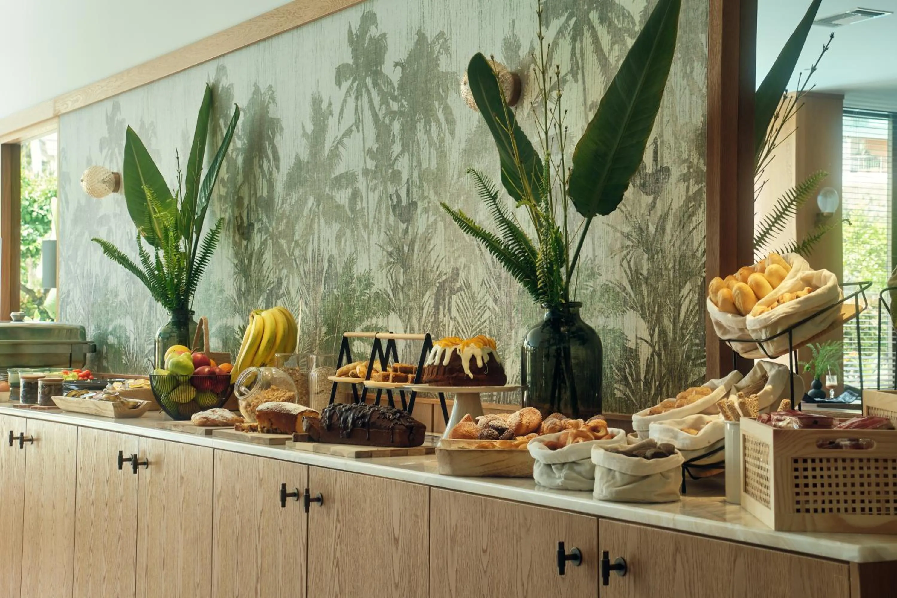 Restaurant/places to eat in Golden Sun Hotel