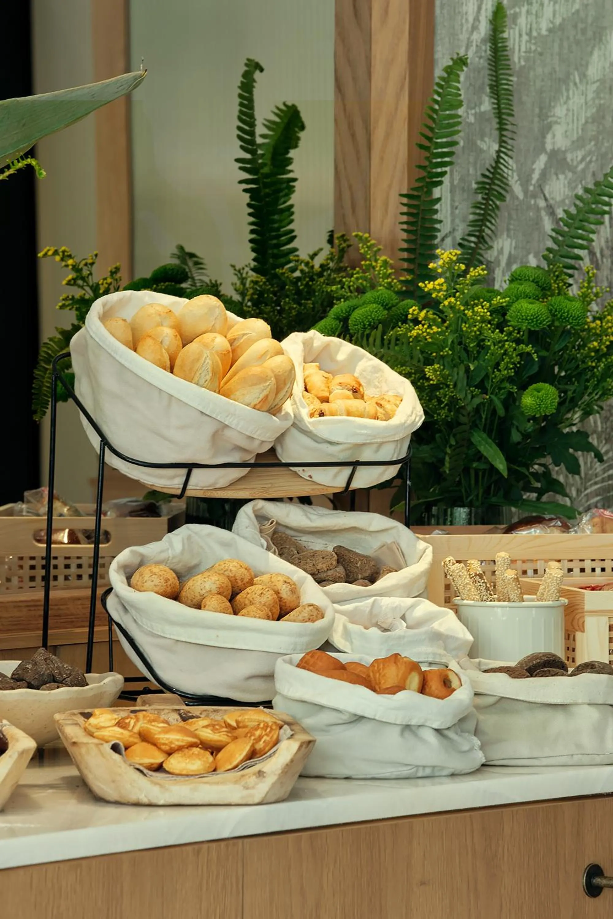 Restaurant/places to eat in Golden Sun Hotel