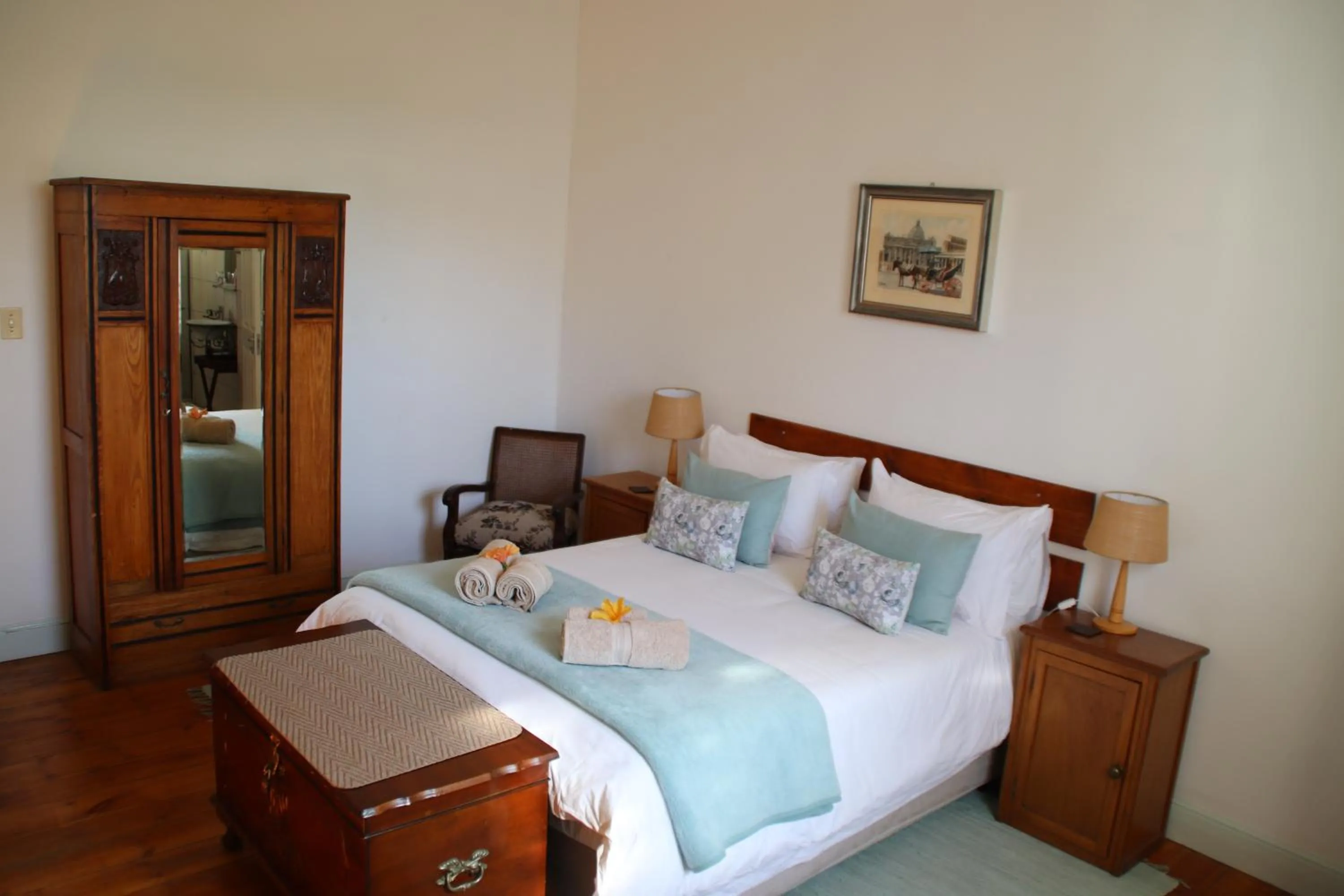 Queen Room - single occupancy in Petal's Place