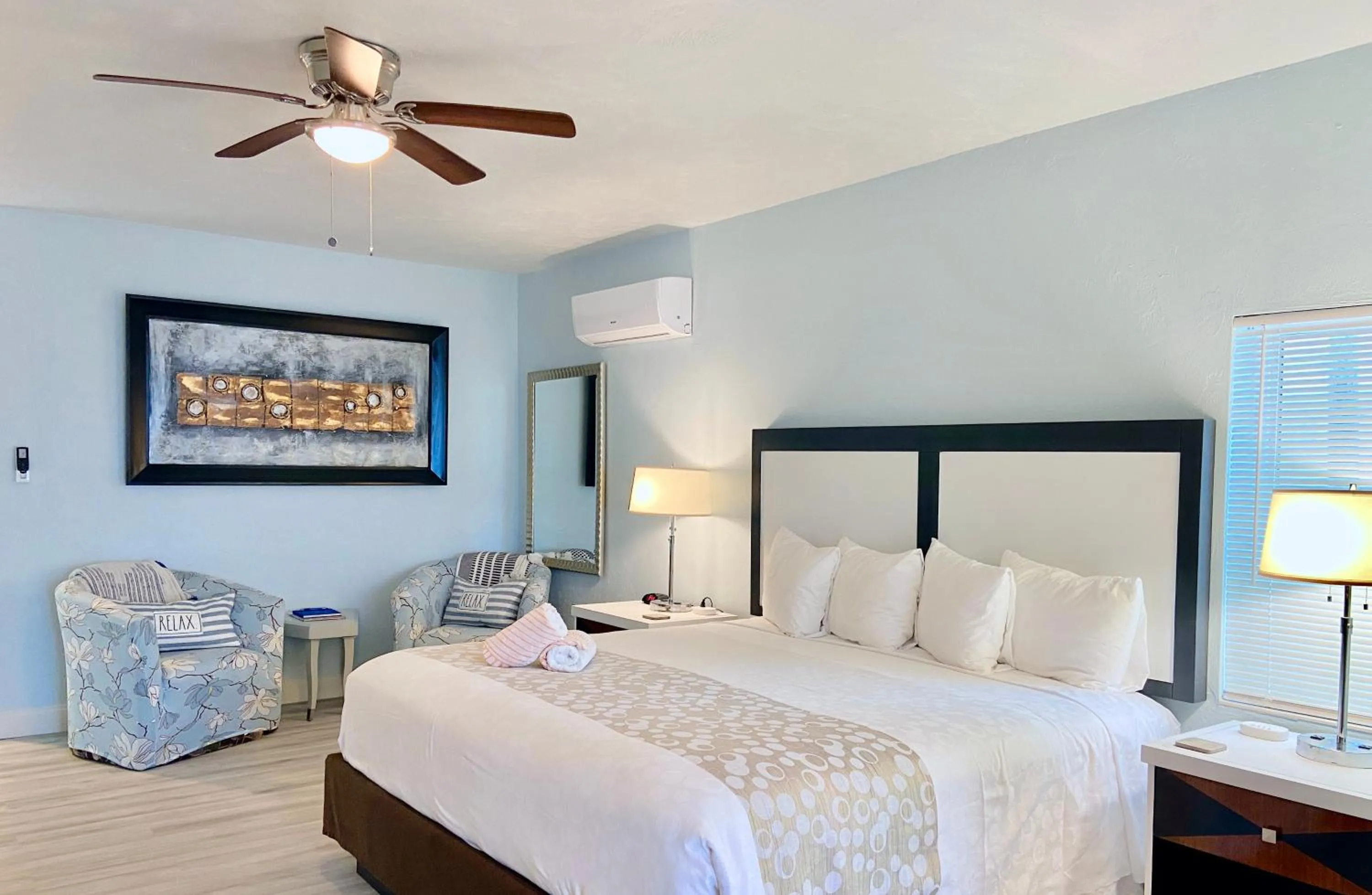 Bedroom, Bed in Organic Beach Retreat