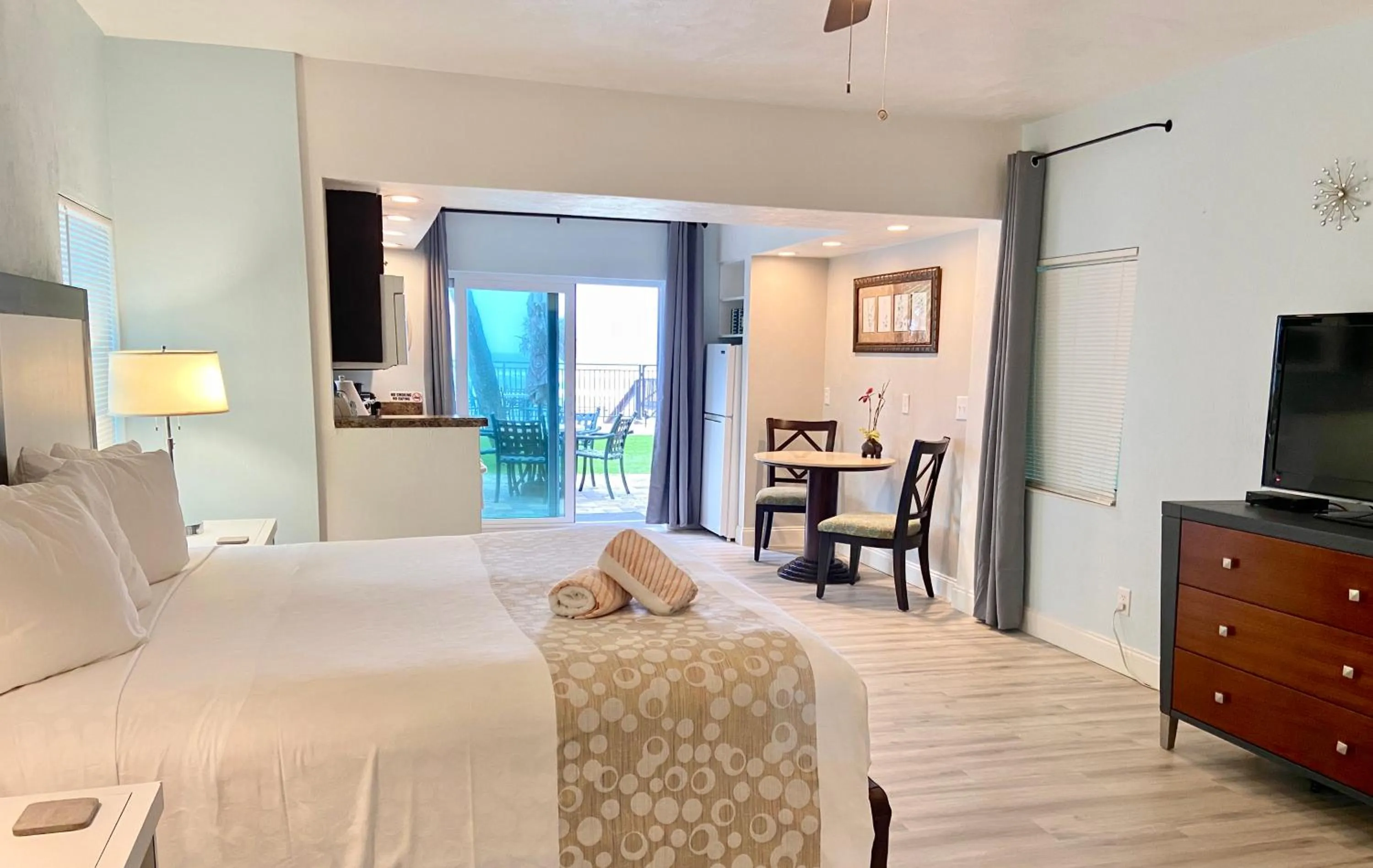 Photo of the whole room, Bed in Organic Beach Retreat