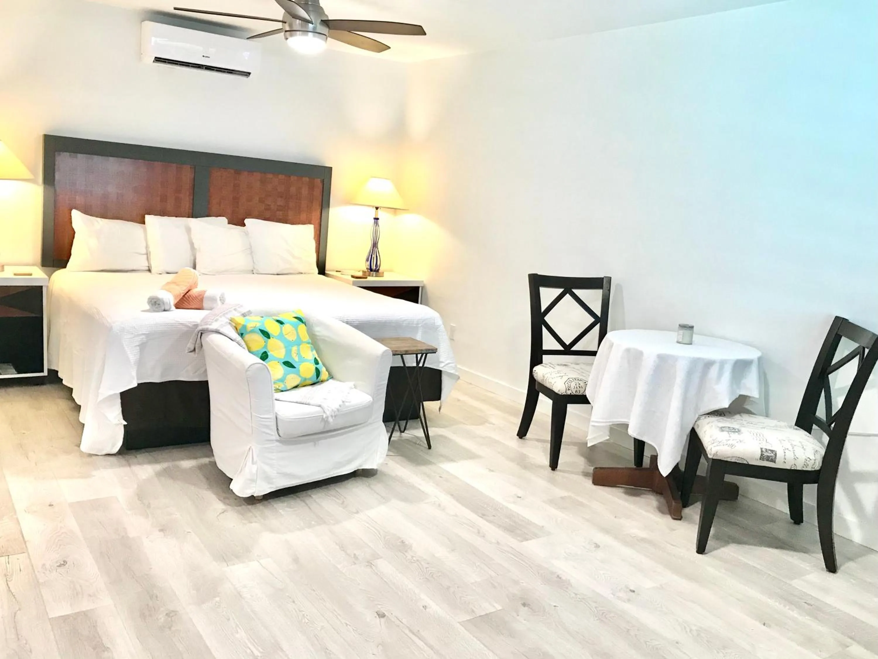 Bedroom, Bed in Organic Beach Retreat