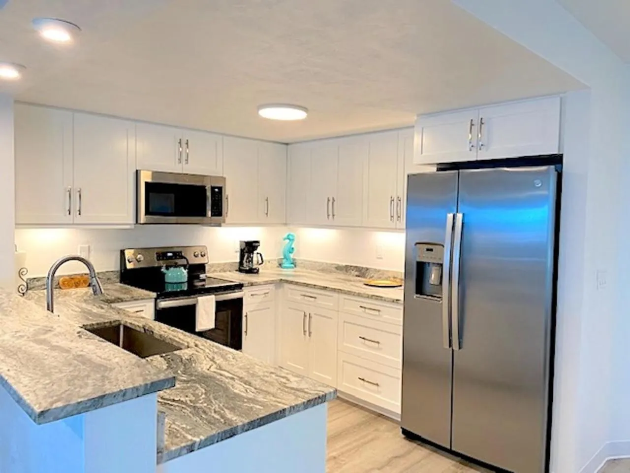Kitchen or kitchenette in Organic Beach Retreat
