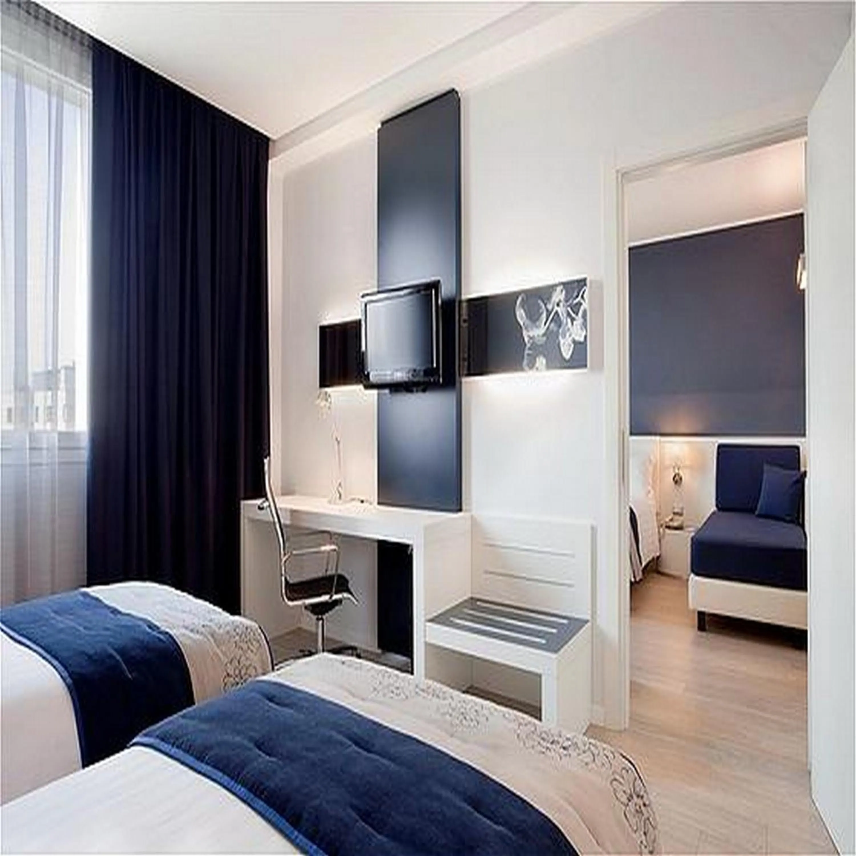 Photo of the whole room, Bed in Holiday Inn Milan Nord Zara by IHG