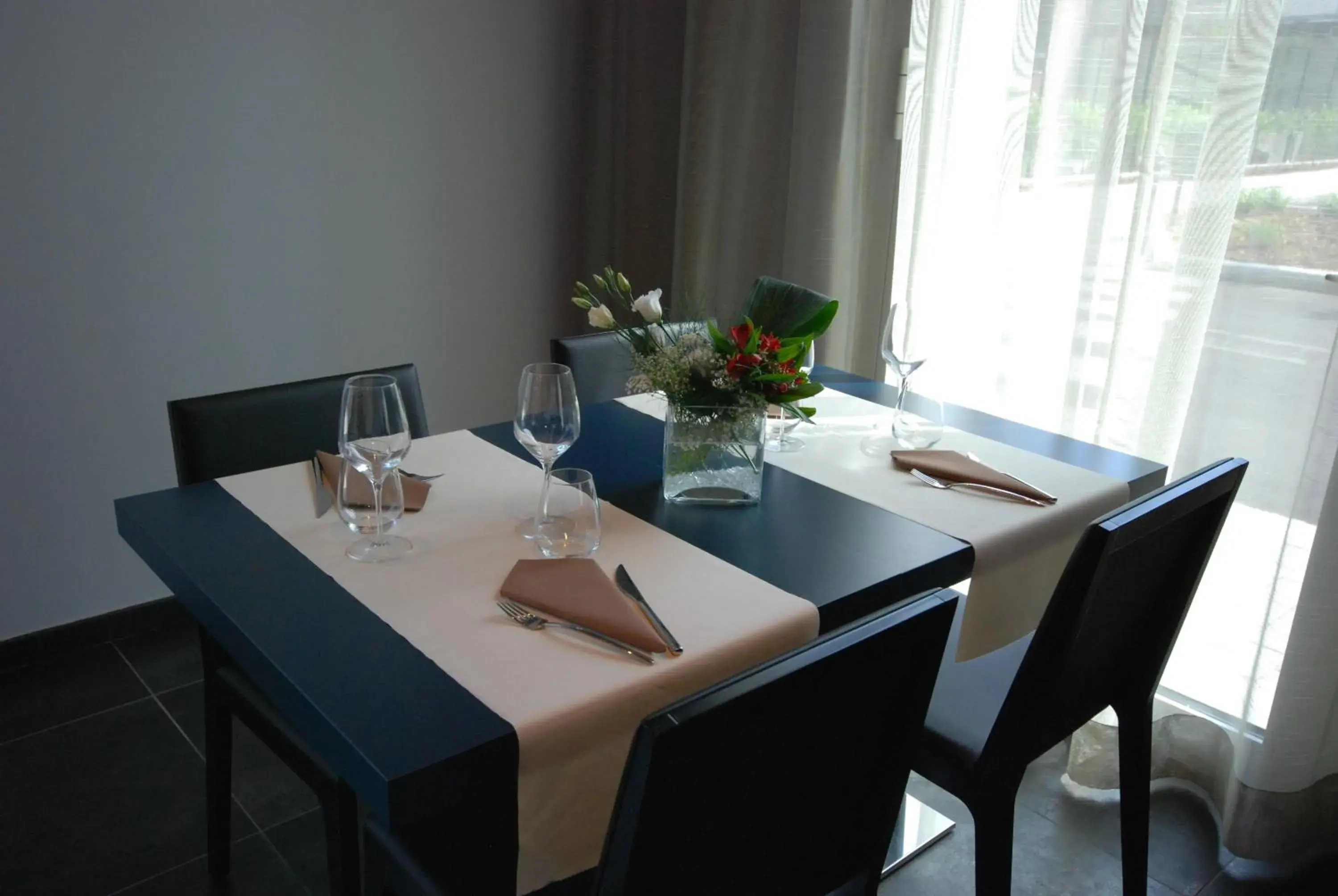 Restaurant/places to eat in Holiday Inn Milan Nord Zara by IHG Restaurant/places to eat in Holiday Inn Milan Nord Zara by IHG