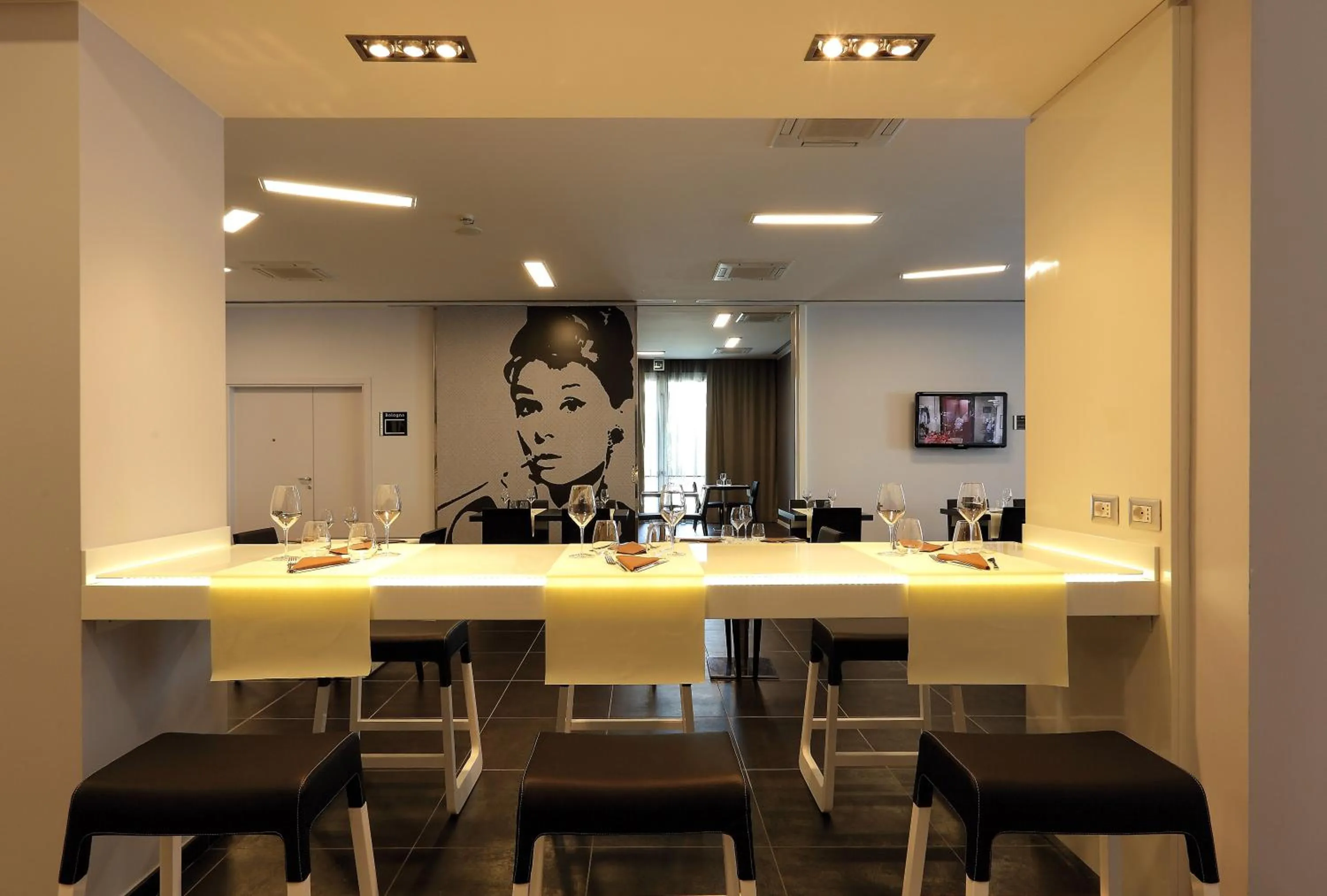Restaurant/places to eat in Holiday Inn Milan Nord Zara by IHG