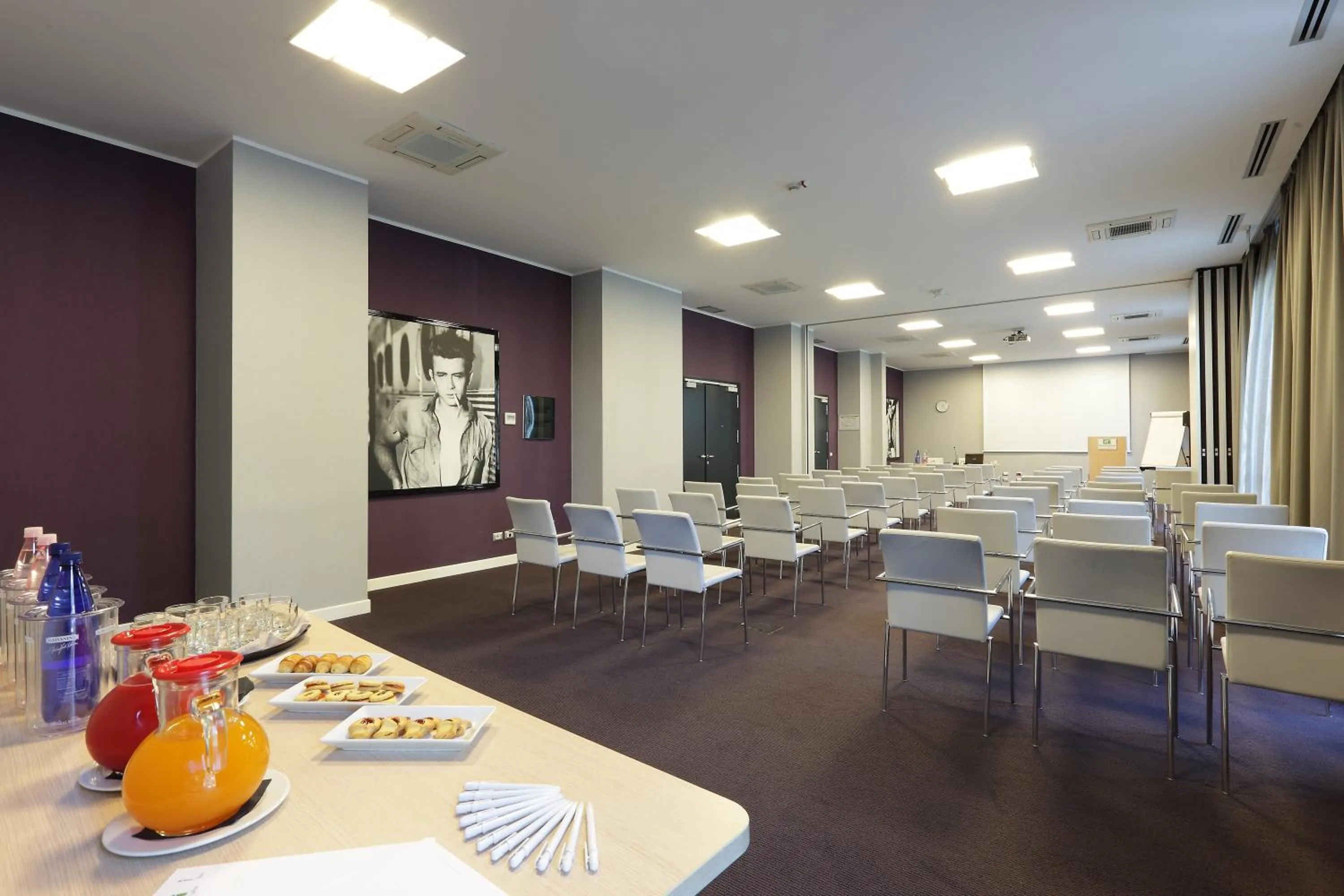 Meeting/conference room in Holiday Inn Milan Nord Zara by IHG