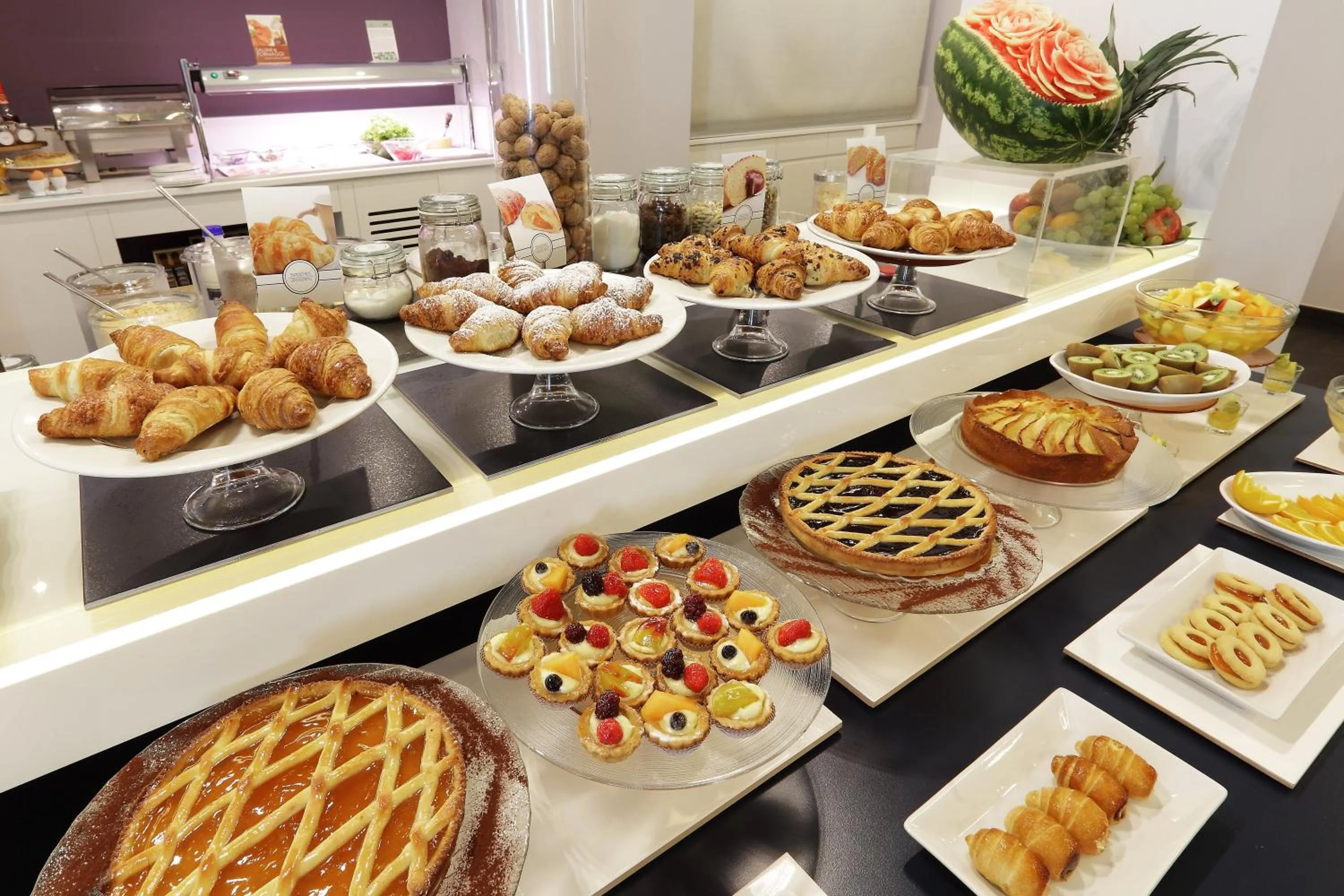 Restaurant/places to eat in Holiday Inn Milan Nord Zara by IHG