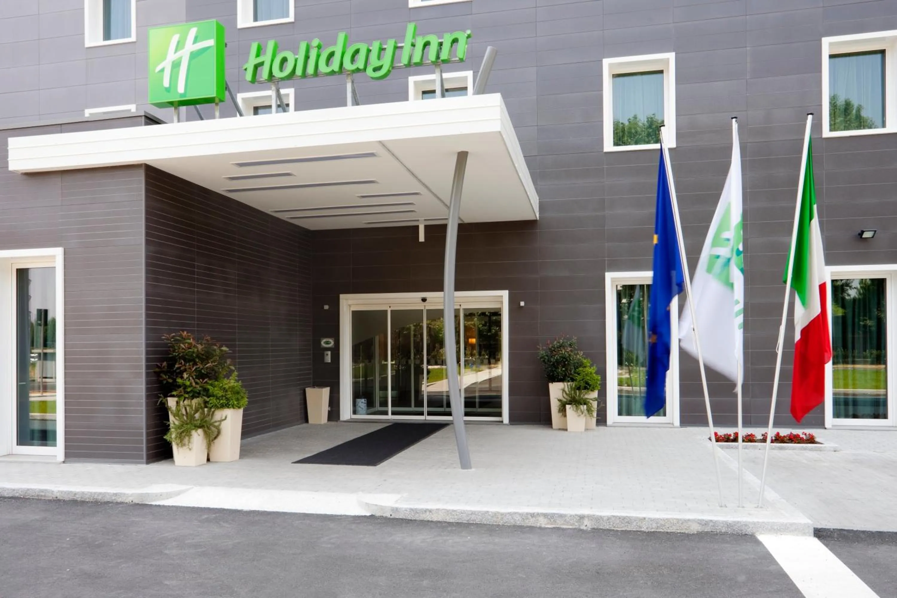 Property building in Holiday Inn Milan Nord Zara by IHG