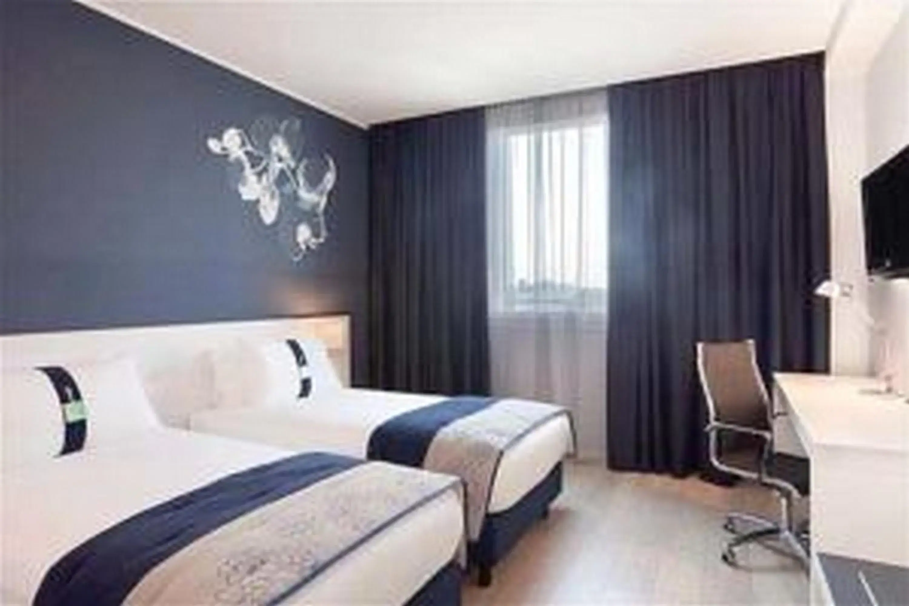 Photo of the whole room, Bed in Holiday Inn Milan Nord Zara by IHG Photo of the whole room, Bed in Holiday Inn Milan Nord Zara by IHG