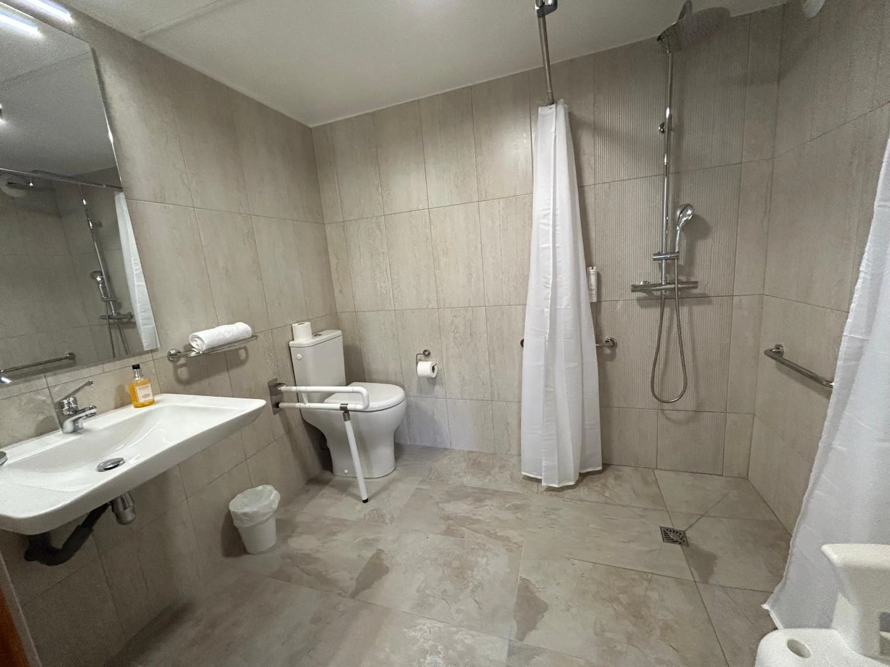 Bathroom in Logis Hotel De La Clape