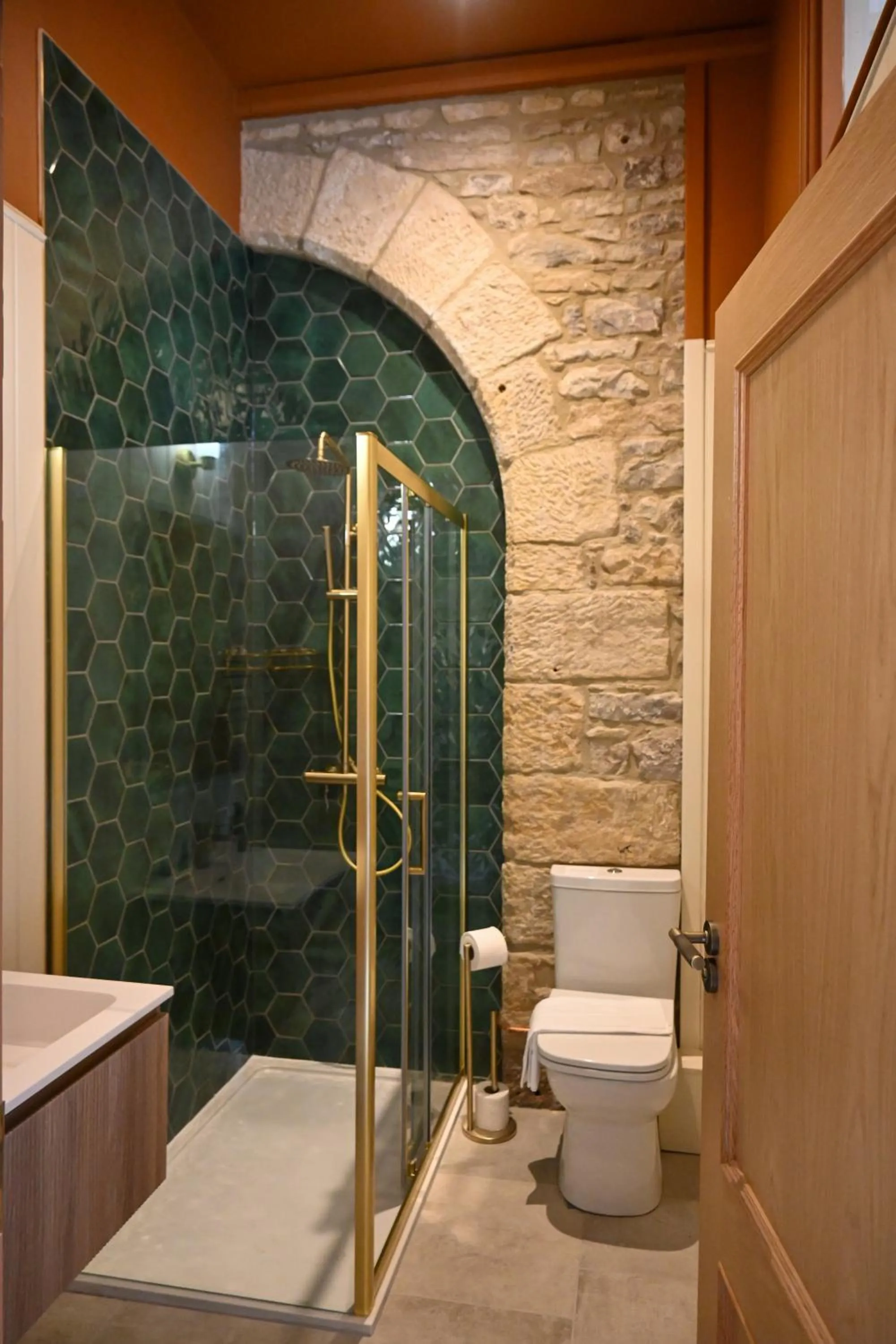 Shower in The Apple Inn