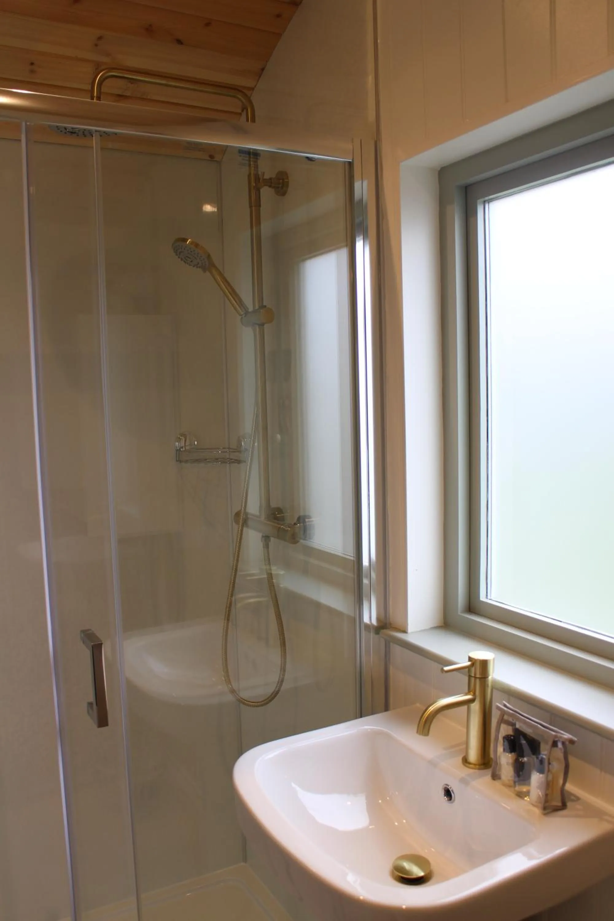 Shower in The Apple Inn