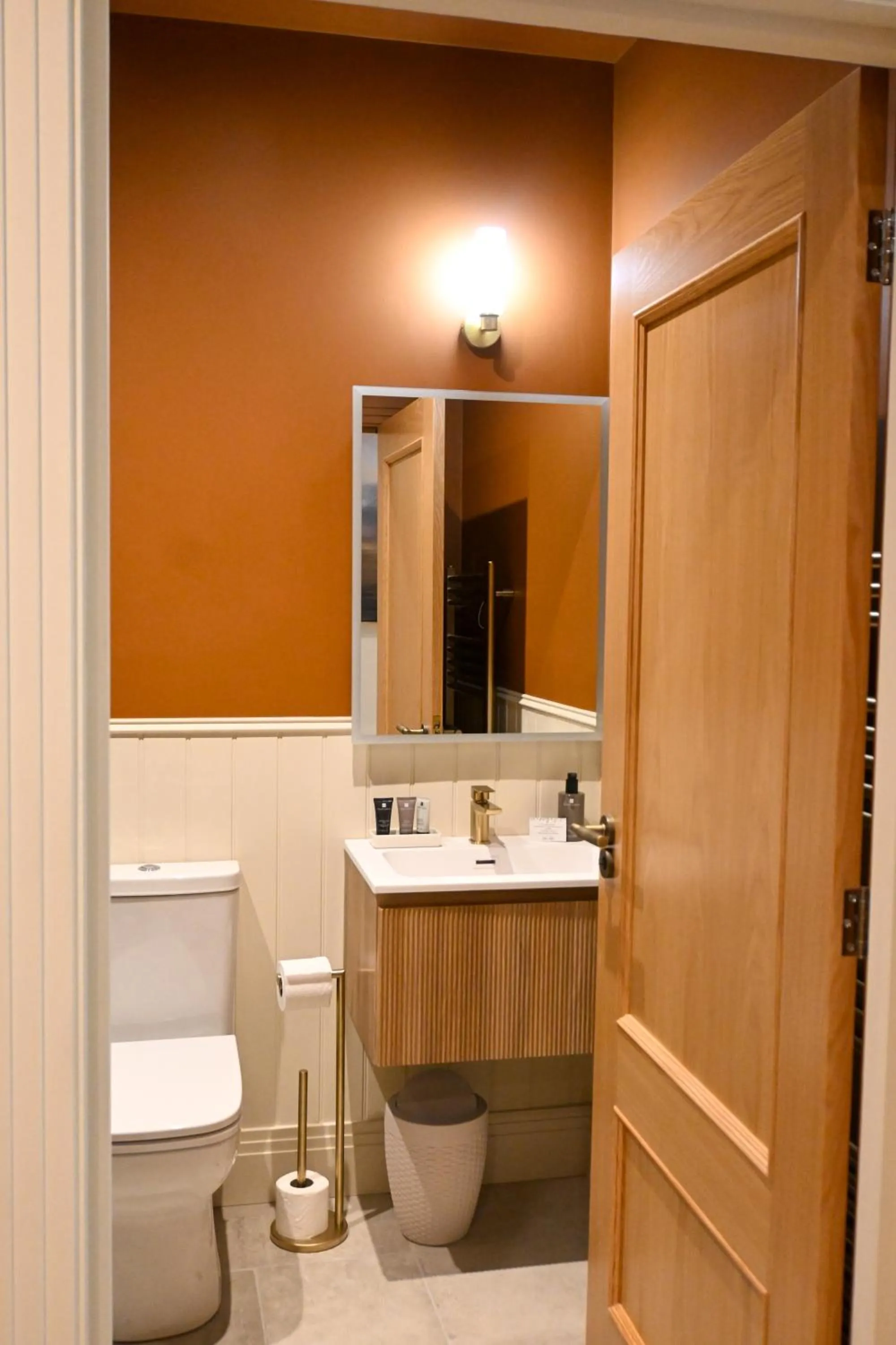 Toilet in The Apple Inn