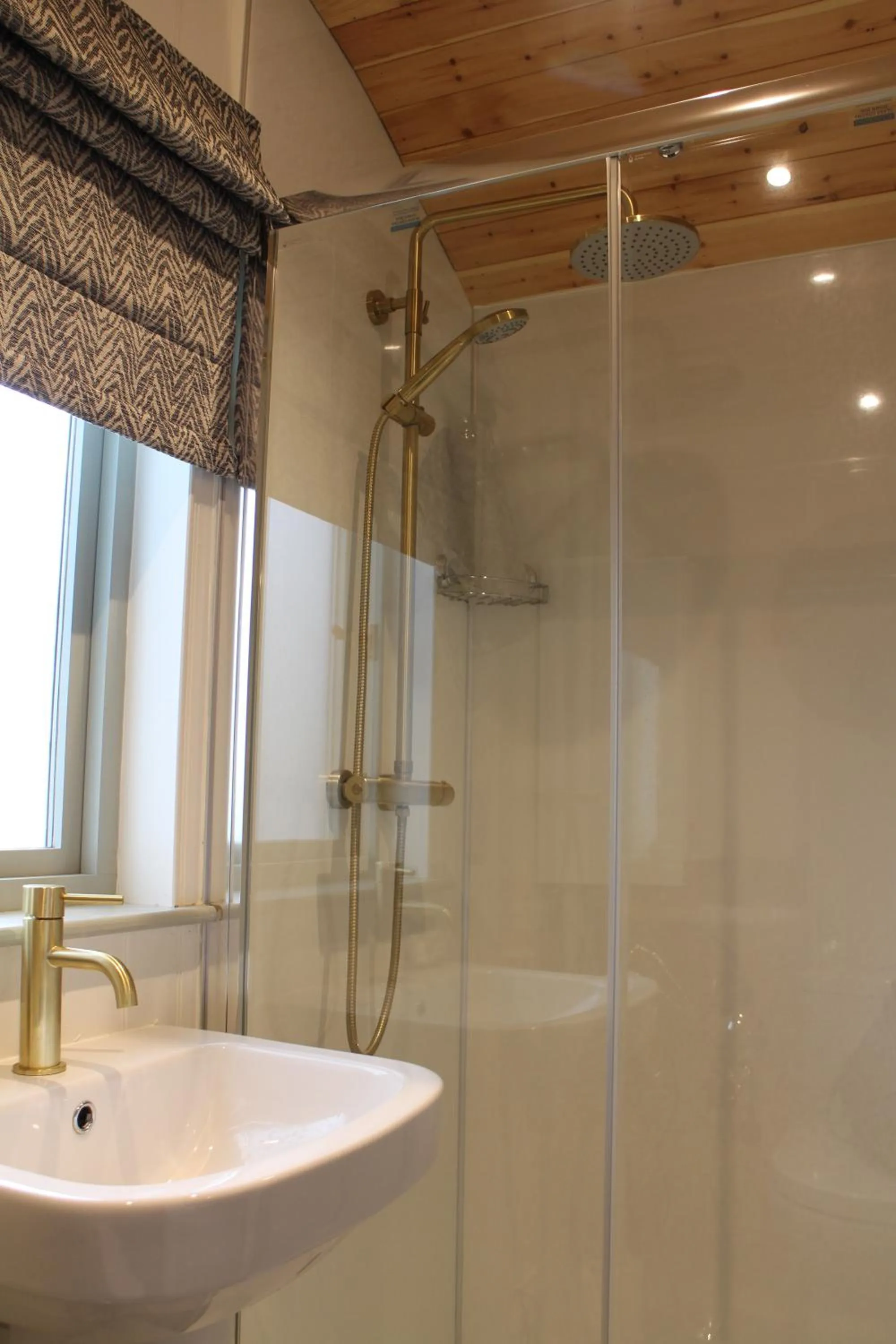 Shower in The Apple Inn