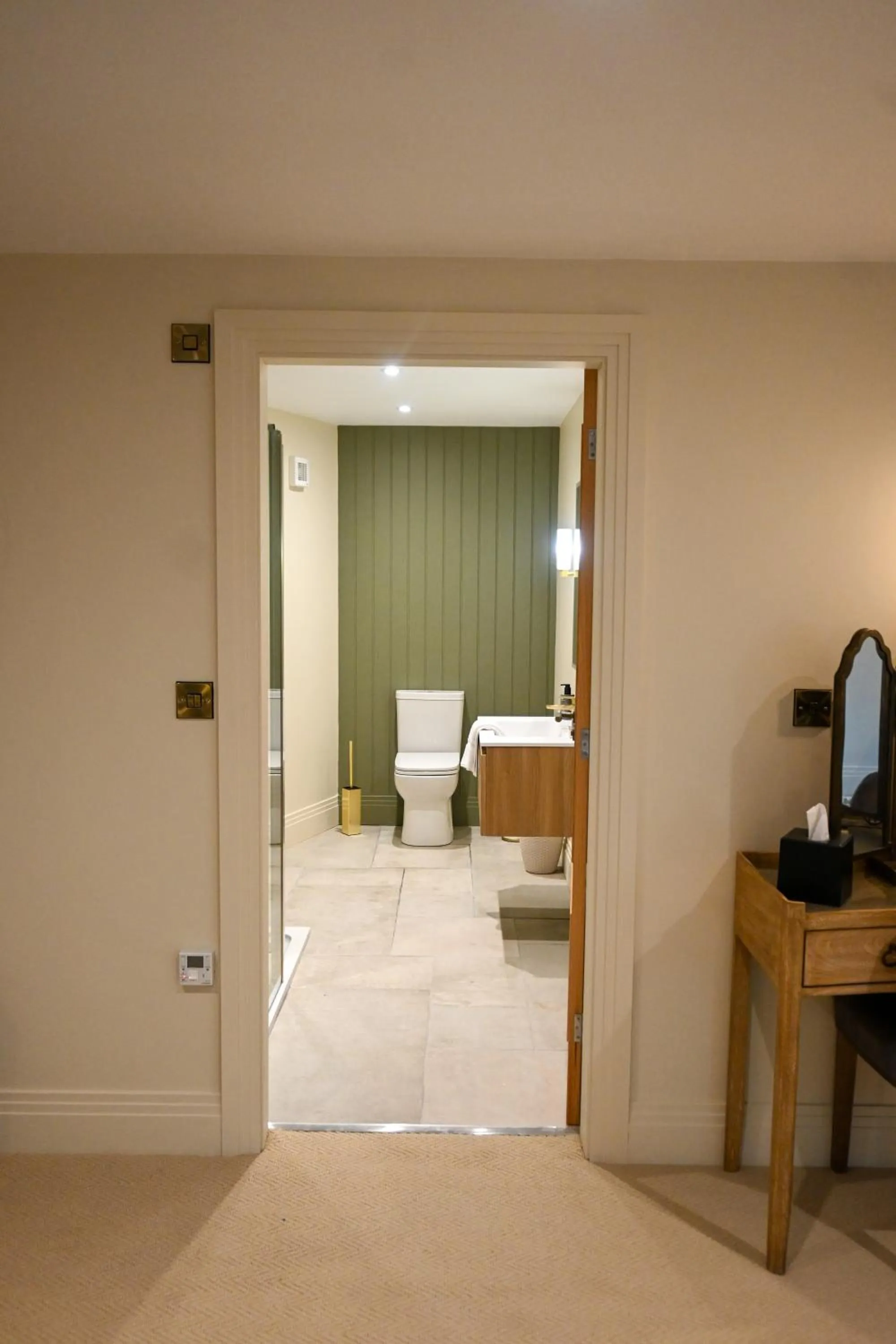 Toilet in The Apple Inn