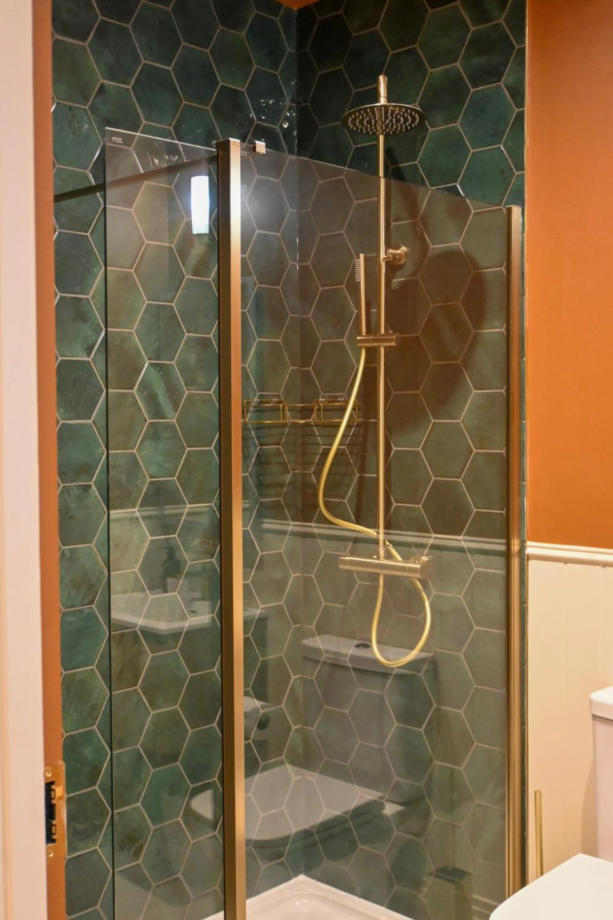 Shower in The Apple Inn