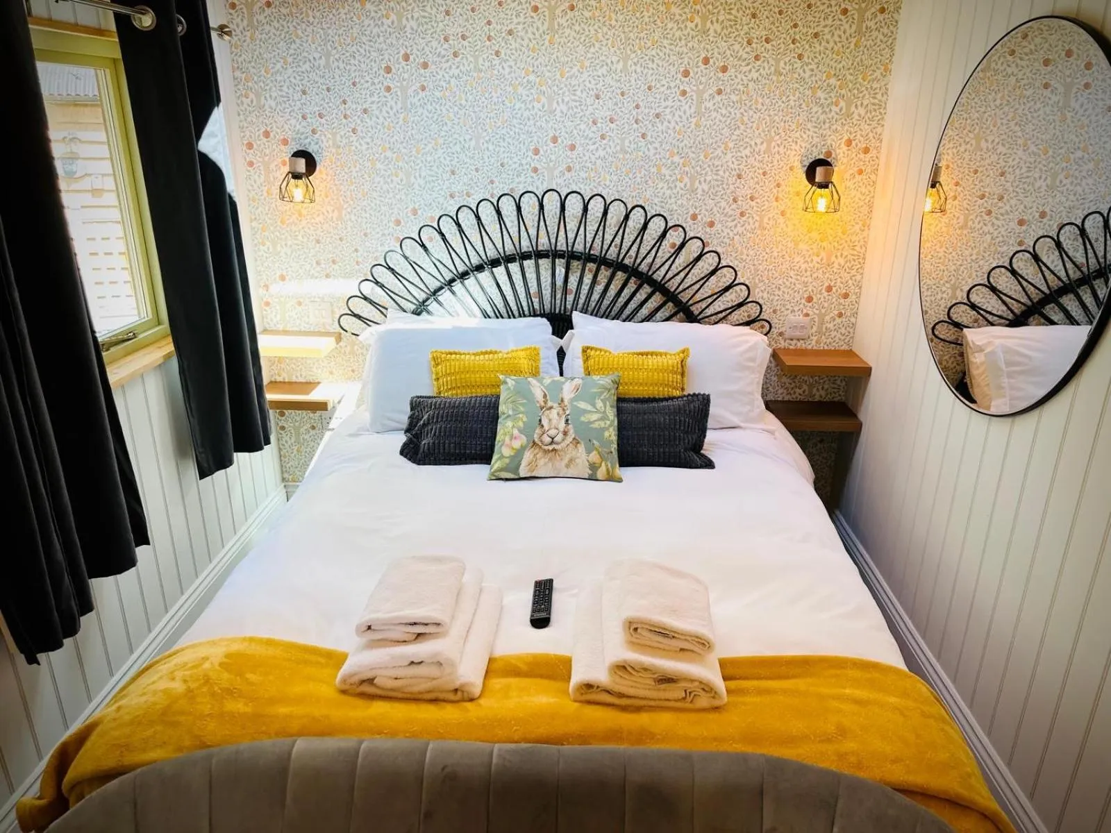 Bed in The Apple Inn