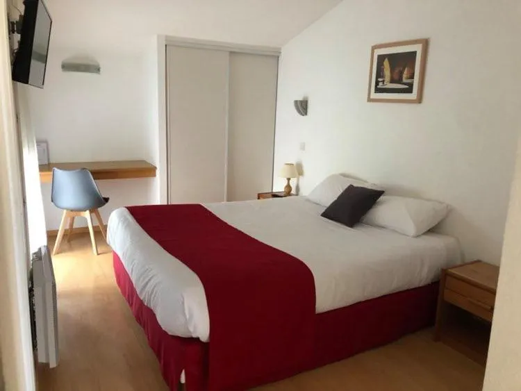 Bedroom, Bed in Hotel Restaurant La Dame du Lac