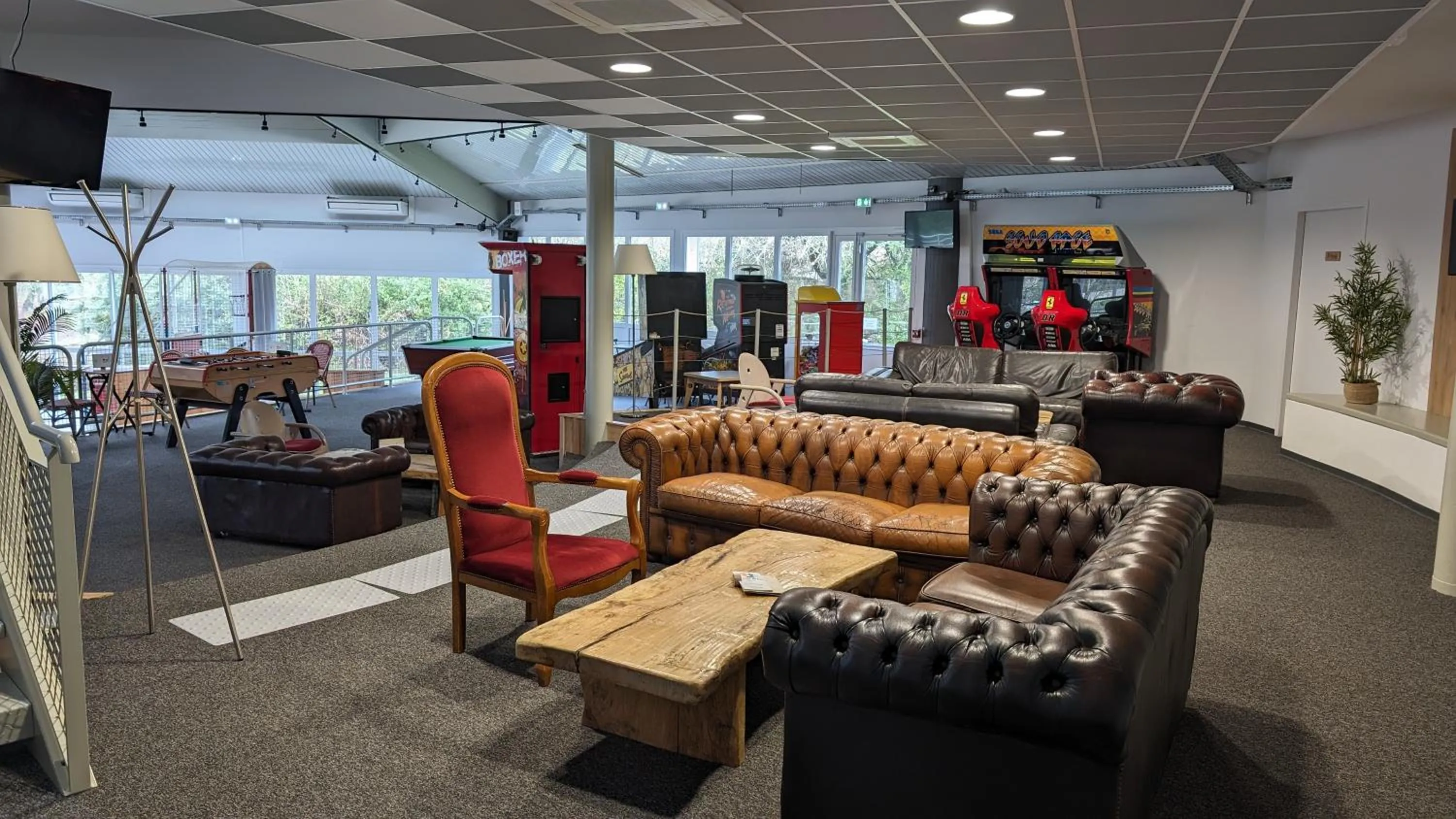 Communal lounge/ TV room in Hotel Restaurant La Dame du Lac
