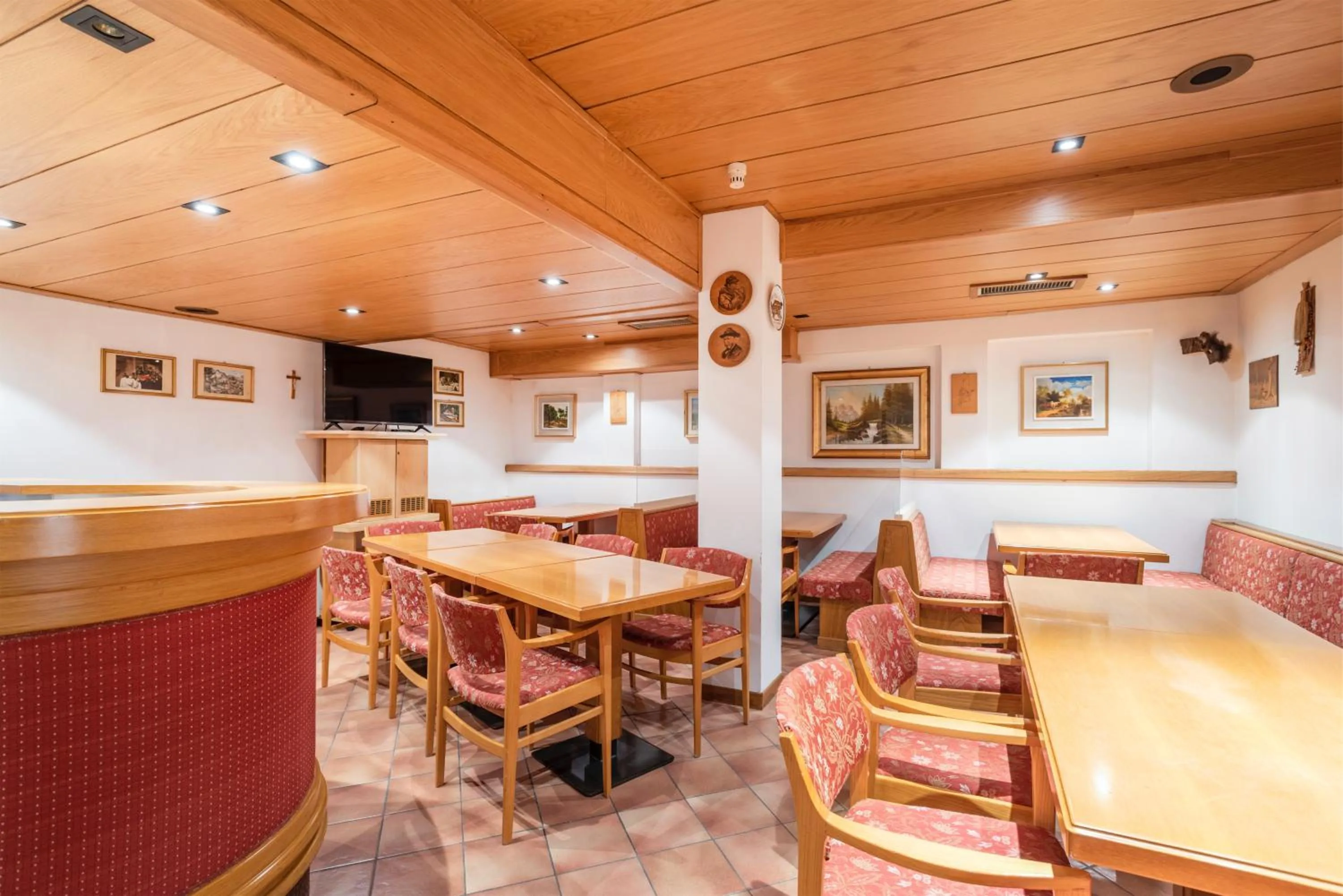 Lounge or bar in Hotel Alpina