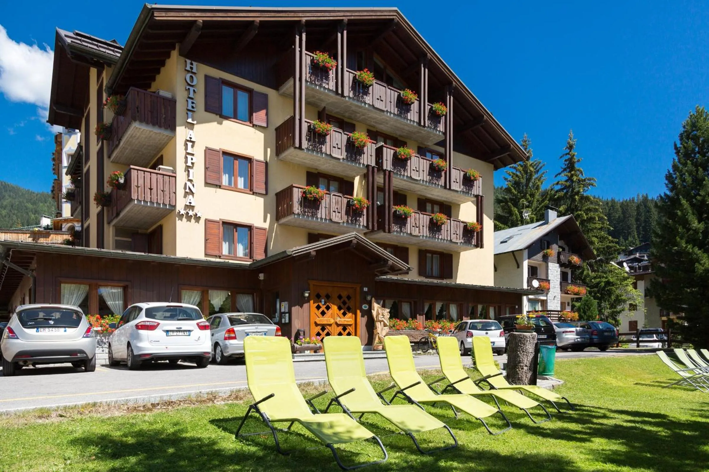 Facade/entrance in Hotel Alpina