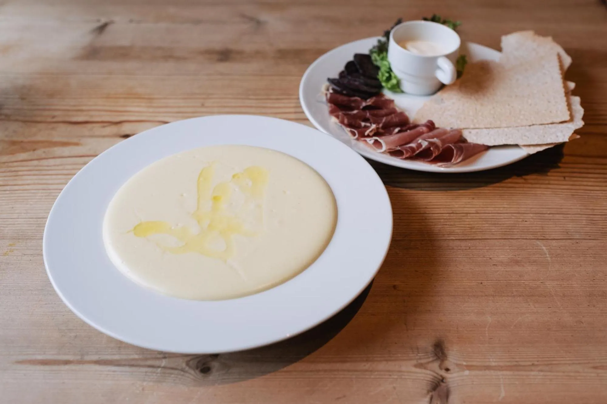 Food in Byrkjedalstunet Hotell