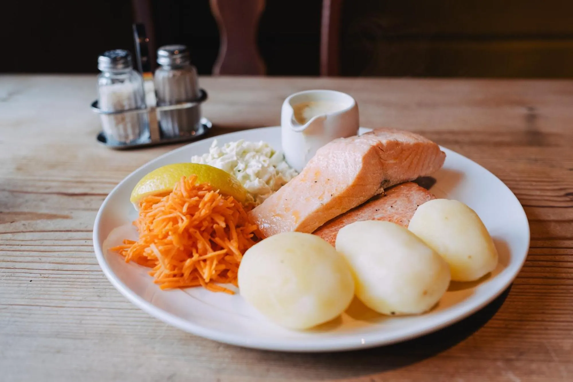 Food in Byrkjedalstunet Hotell