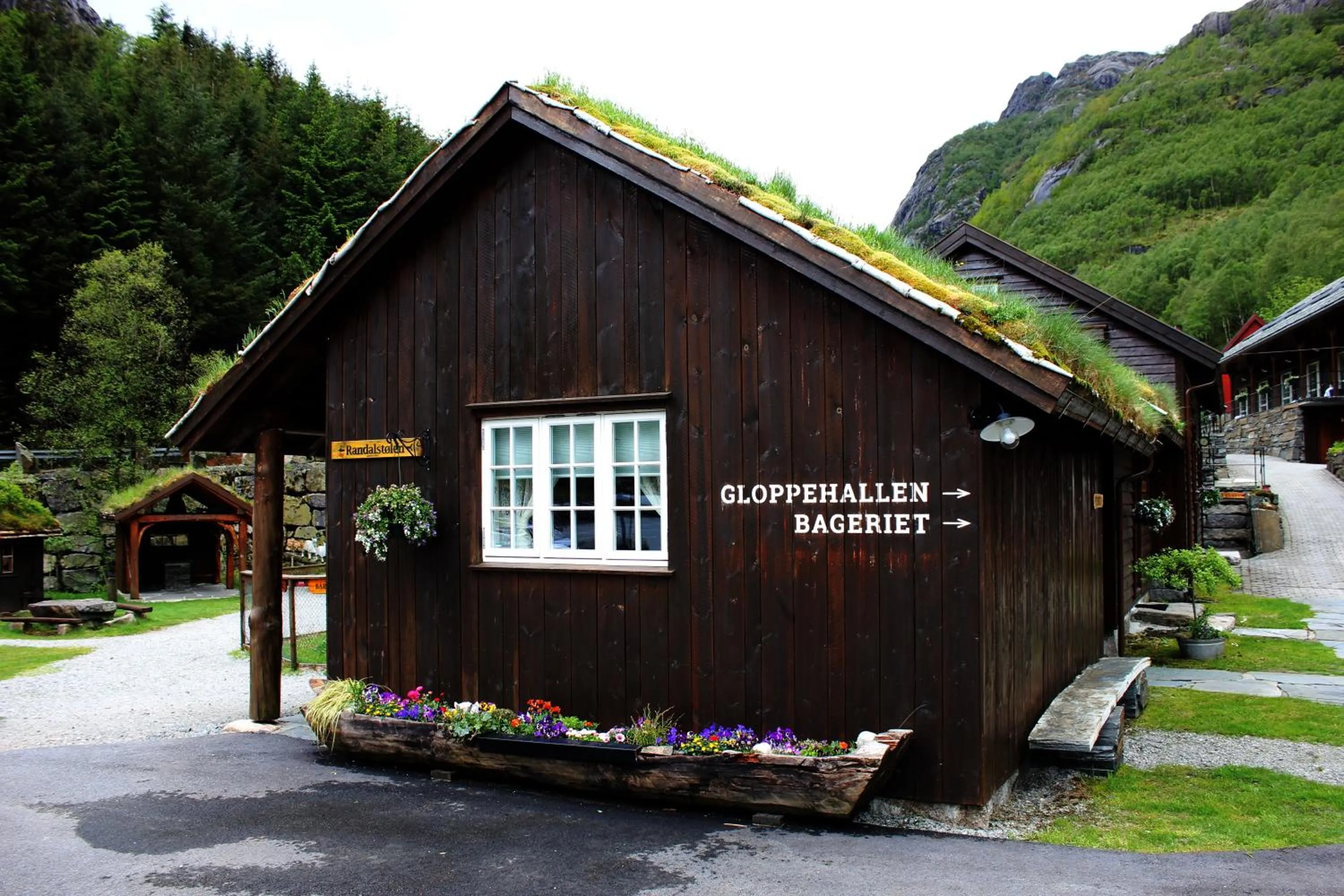 Property building in Byrkjedalstunet Hotell