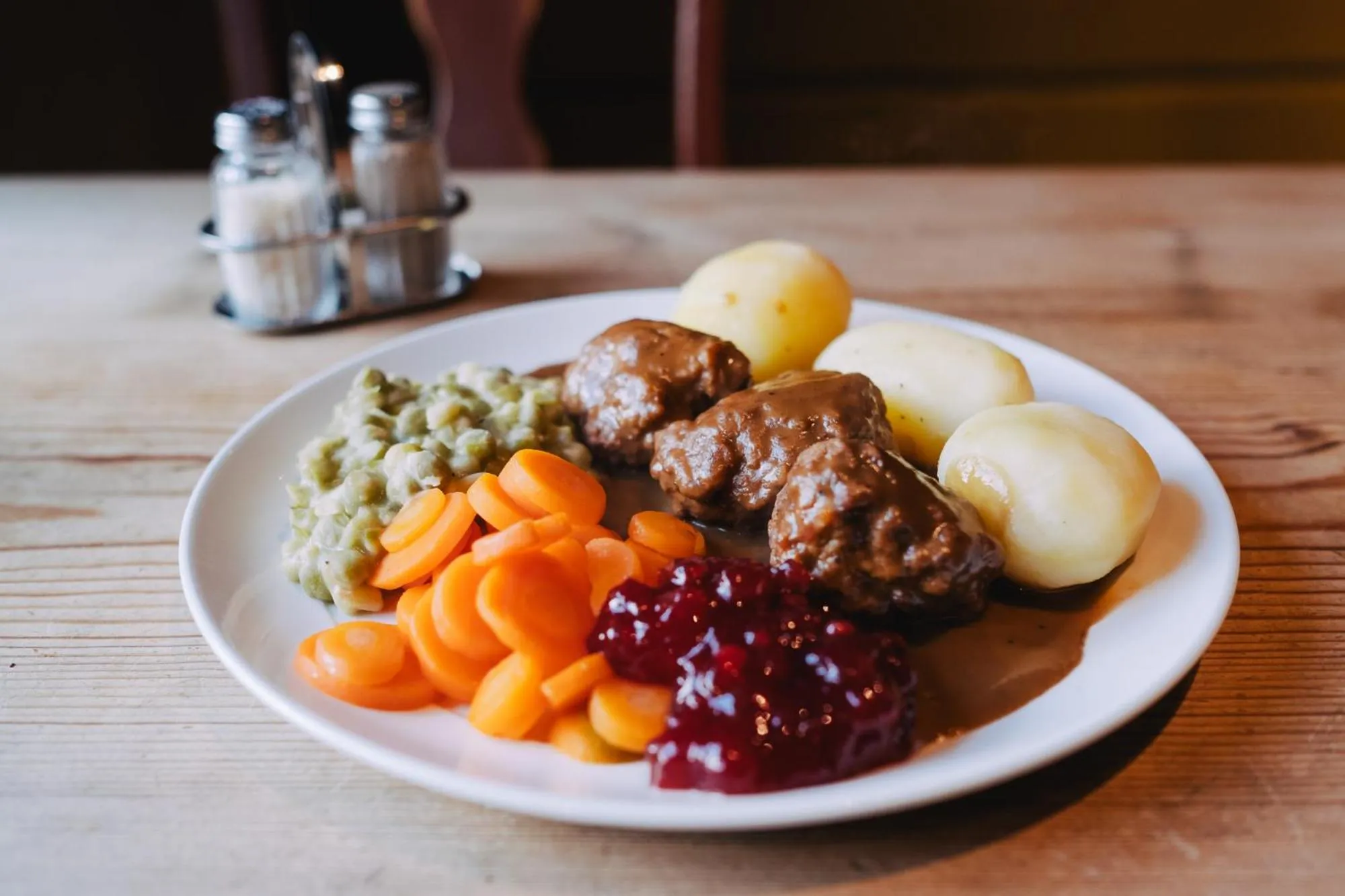 Food in Byrkjedalstunet Hotell