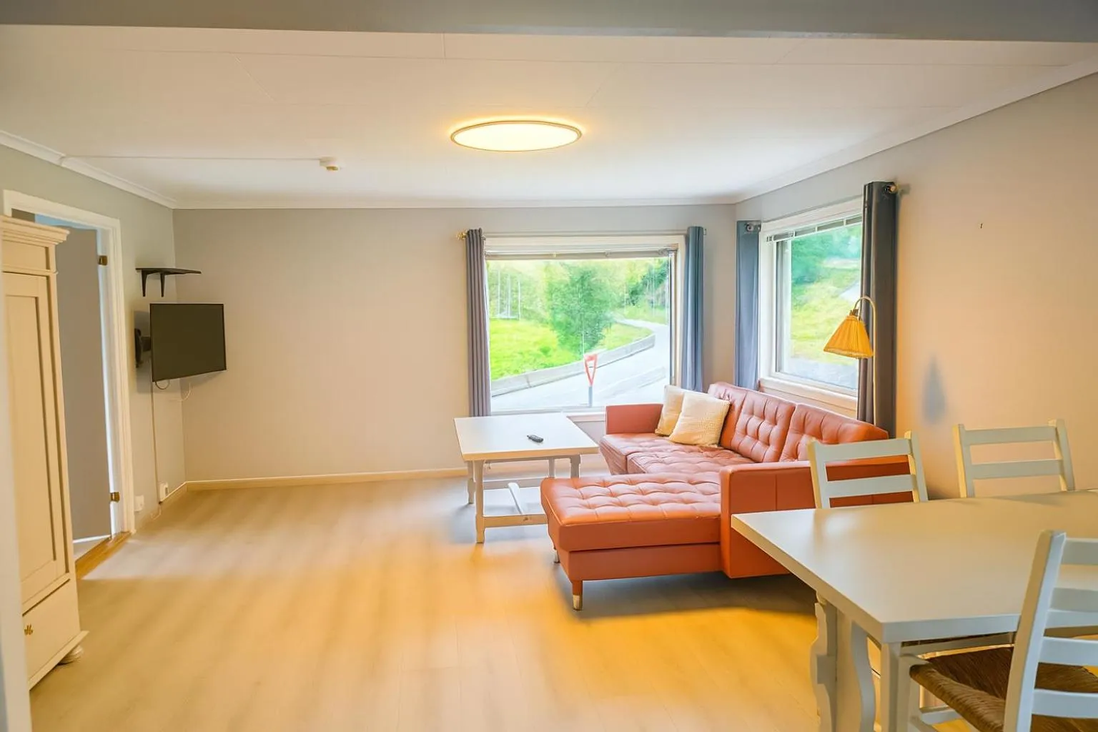 TV and multimedia in Byrkjedalstunet Hotell