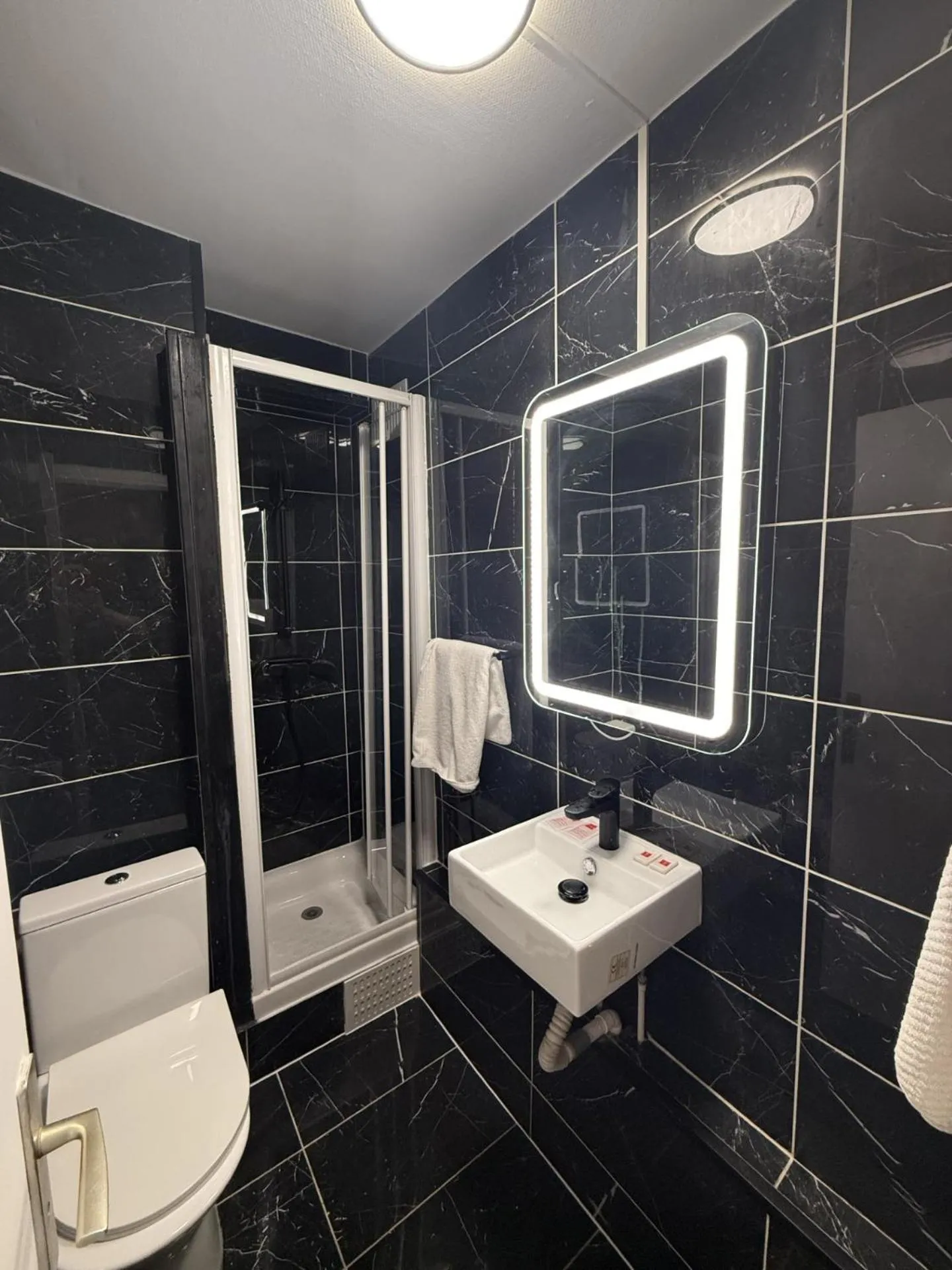 Victory Hotel Galou