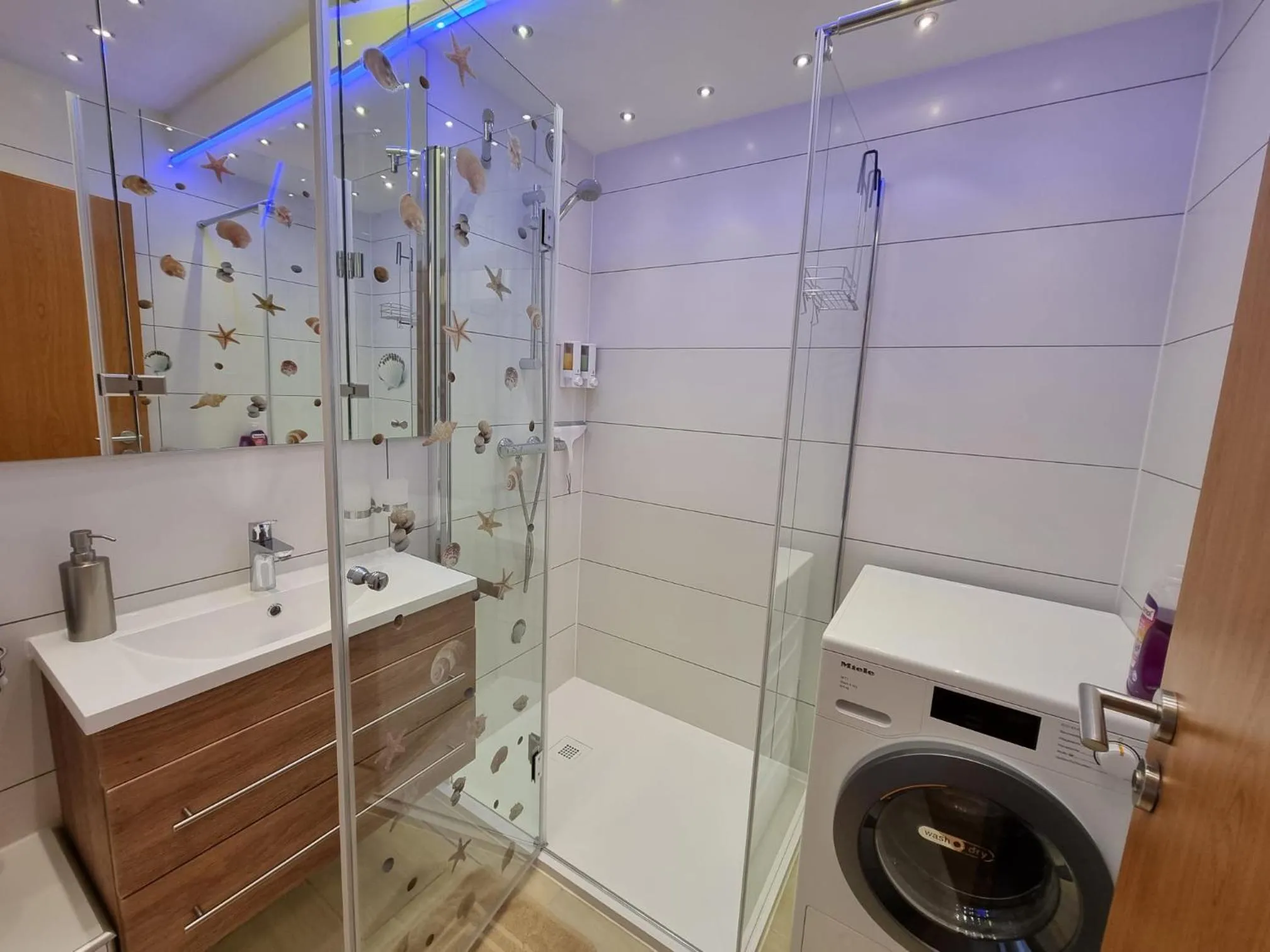 Shower in 80 qm Apartment Alessia Nürnberg