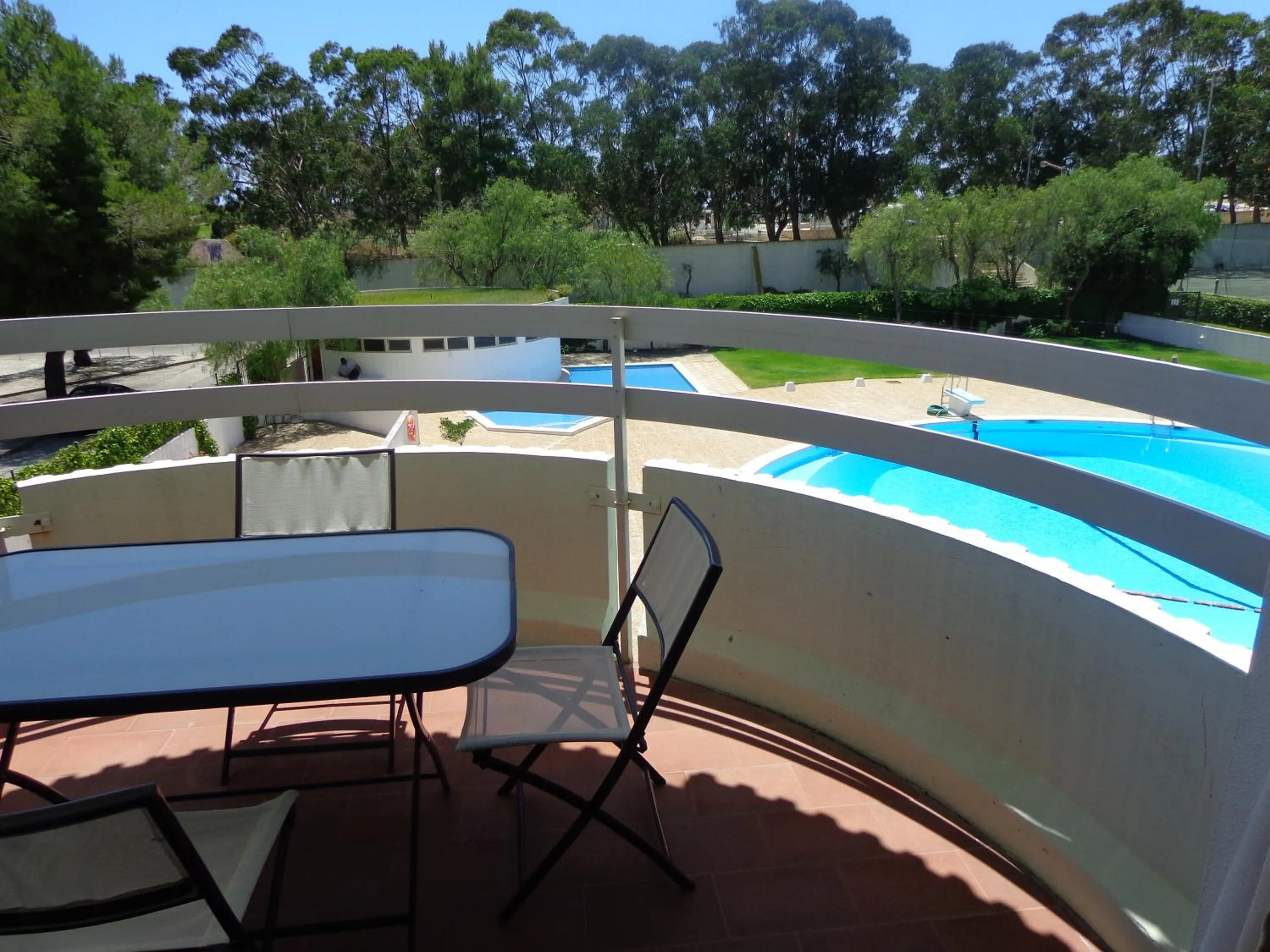 Pool view in T2 50m da Praia