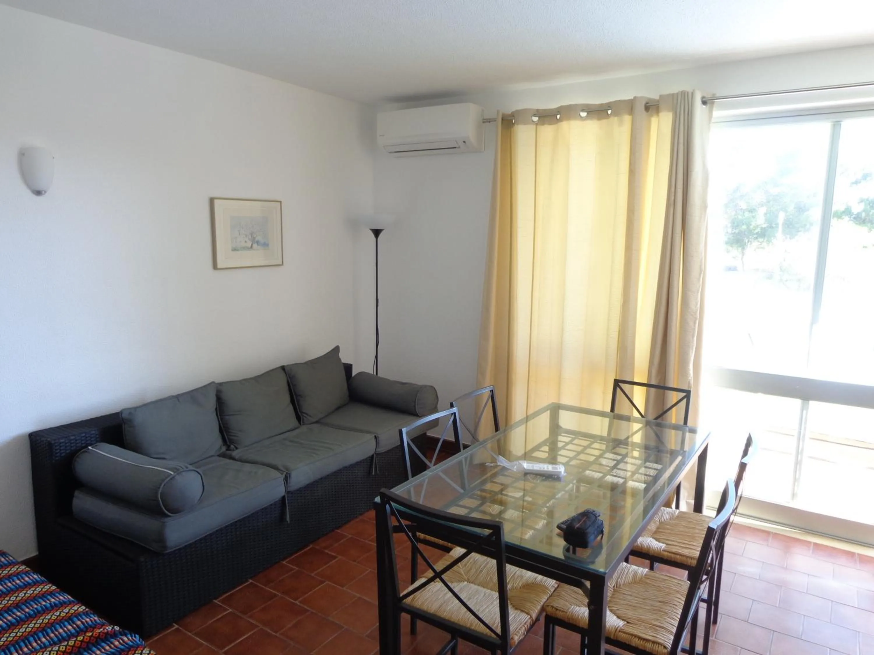 Dining area in T2 50m da Praia