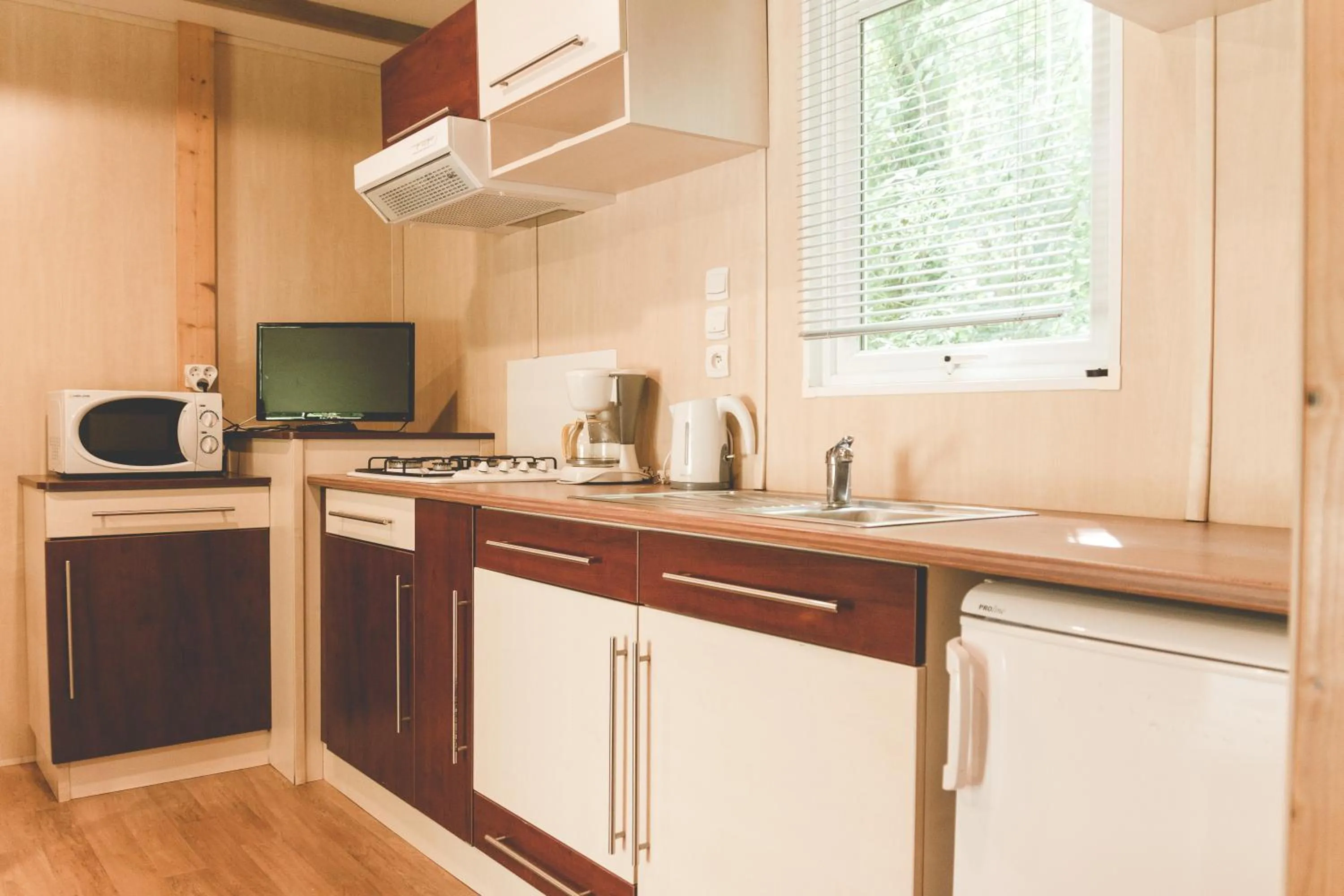 Kitchen or kitchenette in Terres de France - Moncontour Active Park